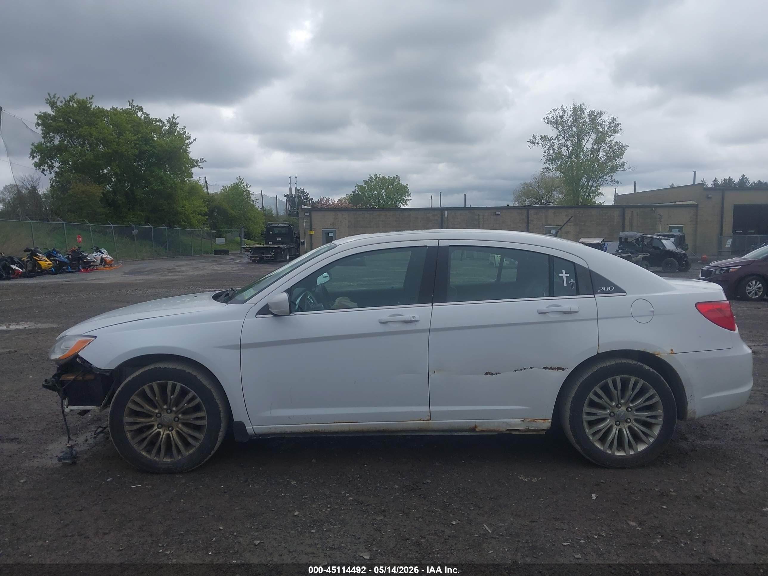 2013 Chrysler 200 Limited White vin: 1C3CCBCG5DN524184