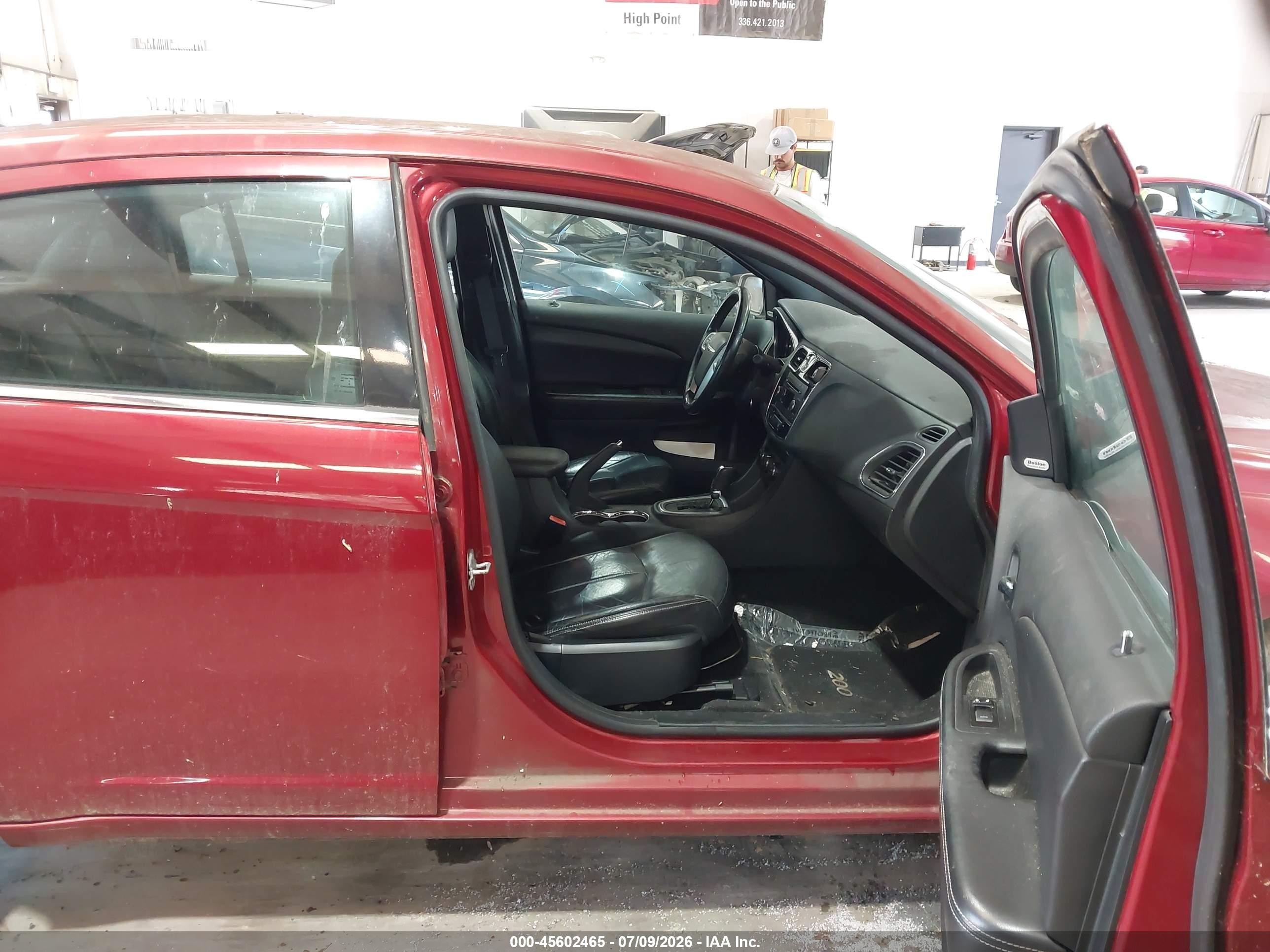 2013 Chrysler 200 Limited Burgundy vin: 1C3CCBCG6DN514943