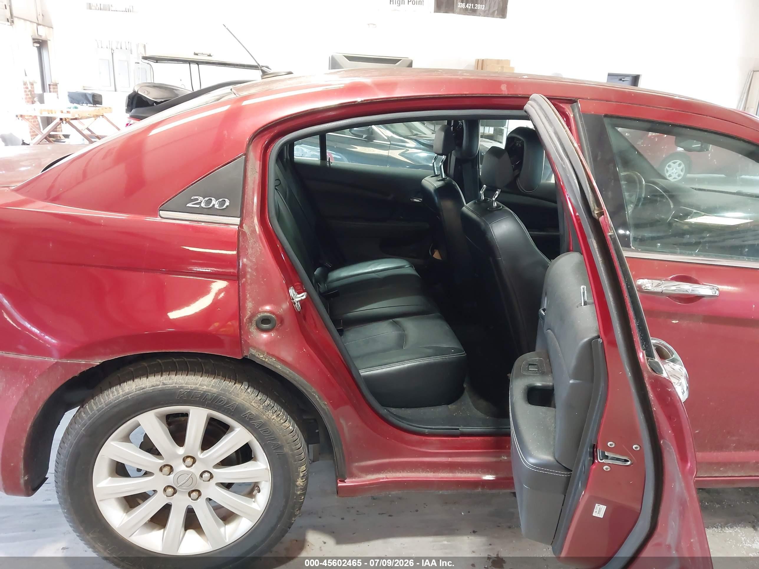 2013 Chrysler 200 Limited Burgundy vin: 1C3CCBCG6DN514943