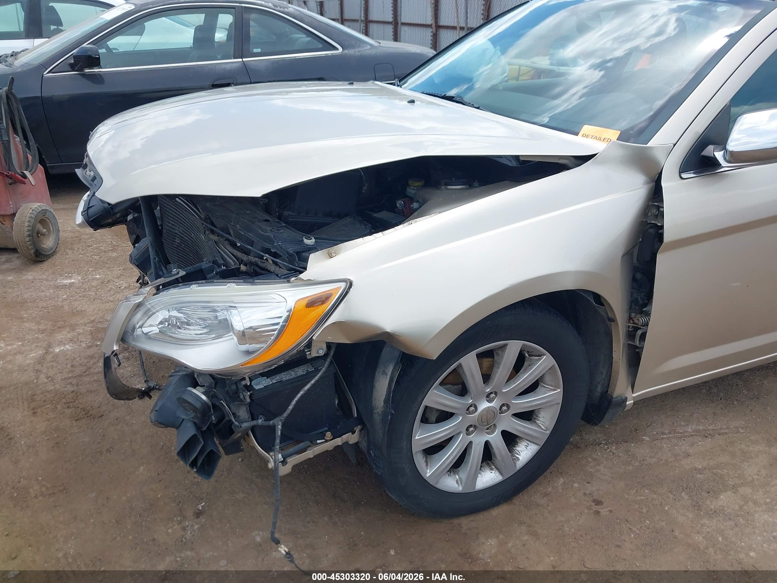 2013 Chrysler 200 Limited Tan vin: 1C3CCBCG6DN569375