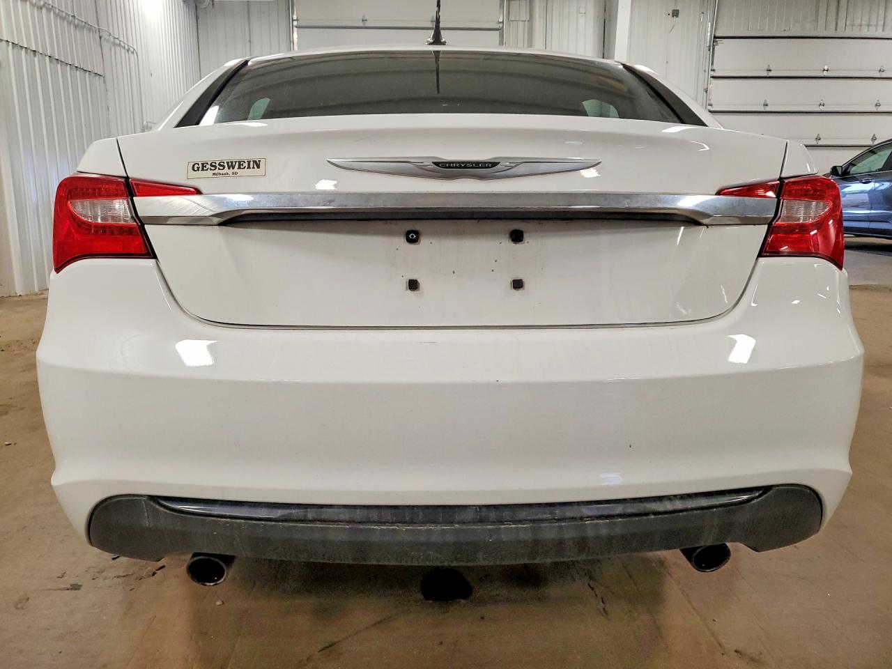 2013 Chrysler 200 White vin: 1C3CCBCG7DN571006