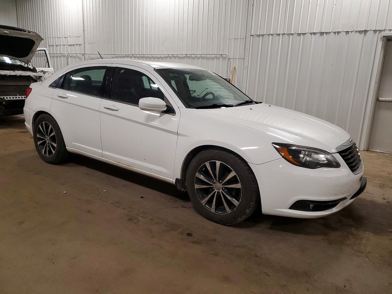 2013 Chrysler 200 White vin: 1C3CCBCG7DN571006