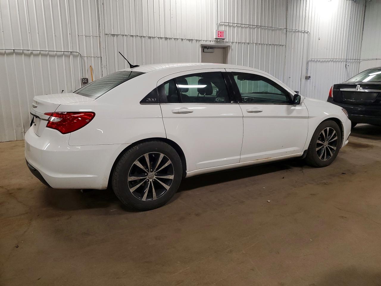 2013 Chrysler 200 White vin: 1C3CCBCG7DN571006