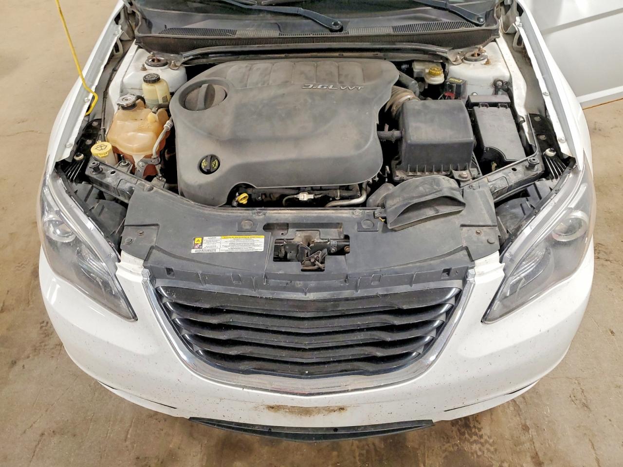 2013 Chrysler 200 White vin: 1C3CCBCG7DN571006