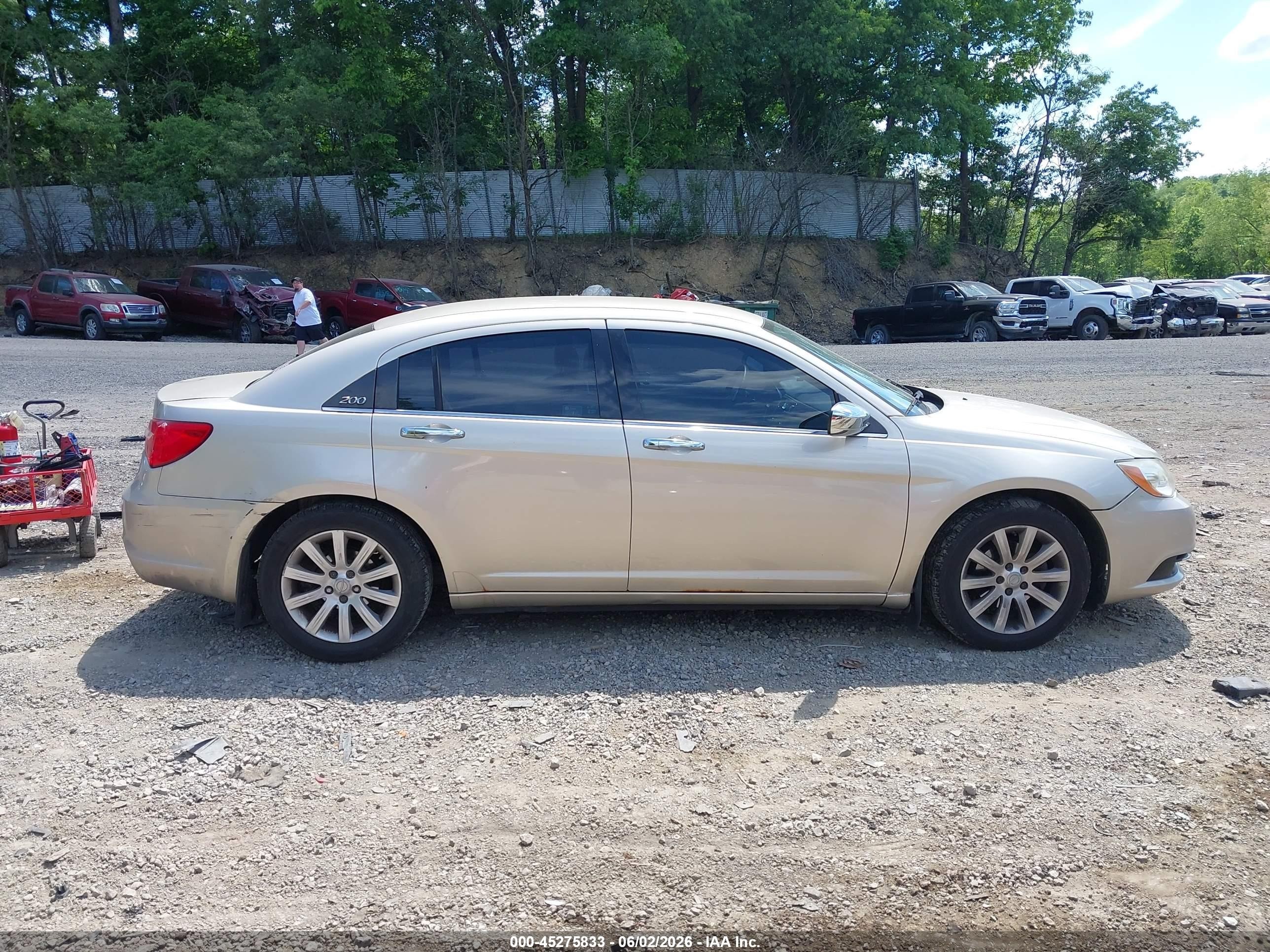 2013 Chrysler 200 Limited Beige vin: 1C3CCBCG7DN649915