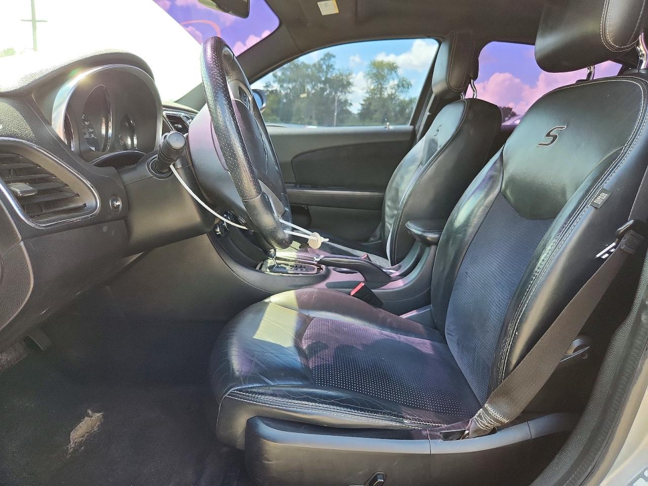 2014 Chrysler 200 Limited Серебряный vin: 1C3CCBCG7EN183470
