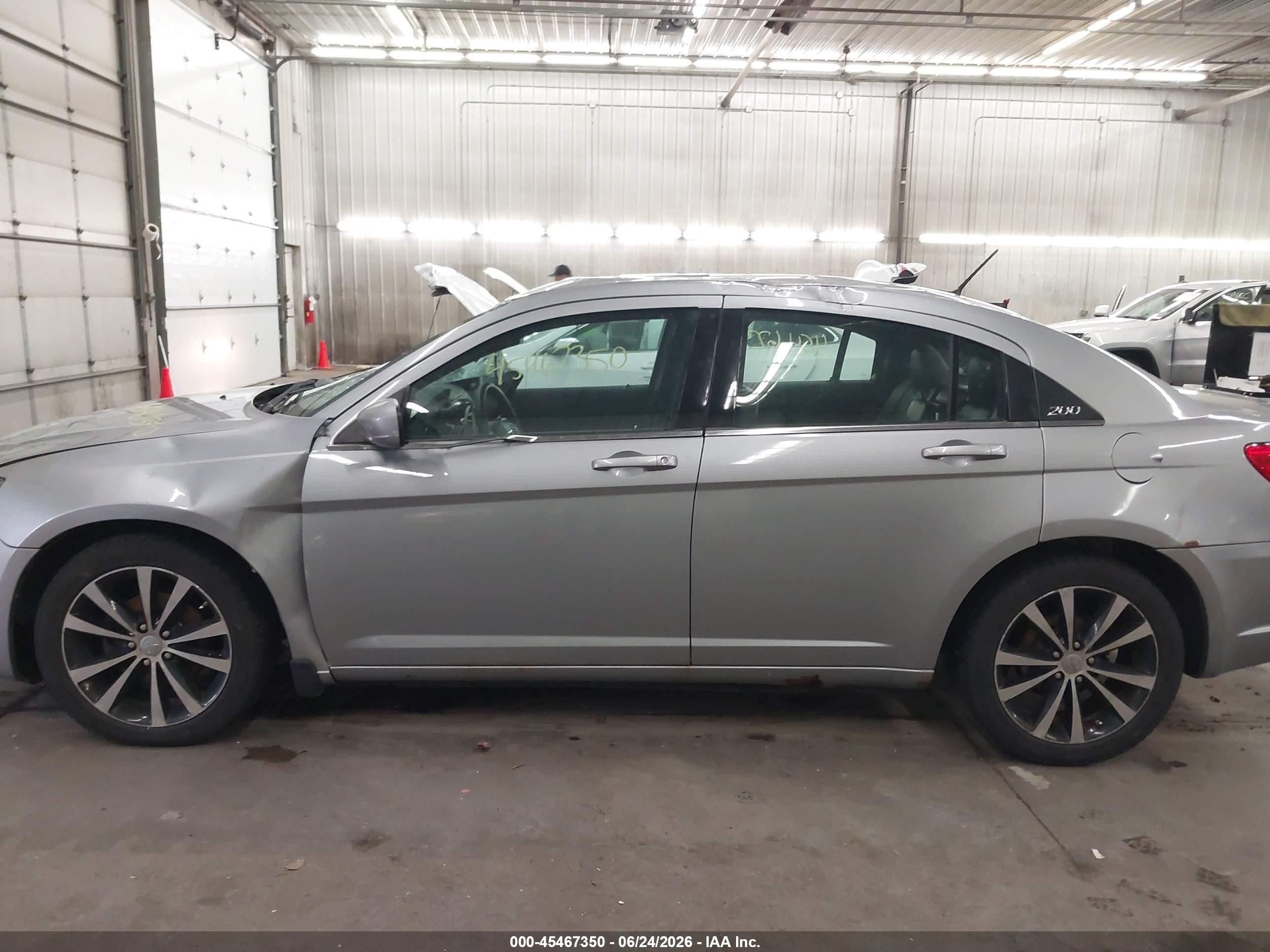 2013 Chrysler 200 Limited Gray vin: 1C3CCBCG8DN687153