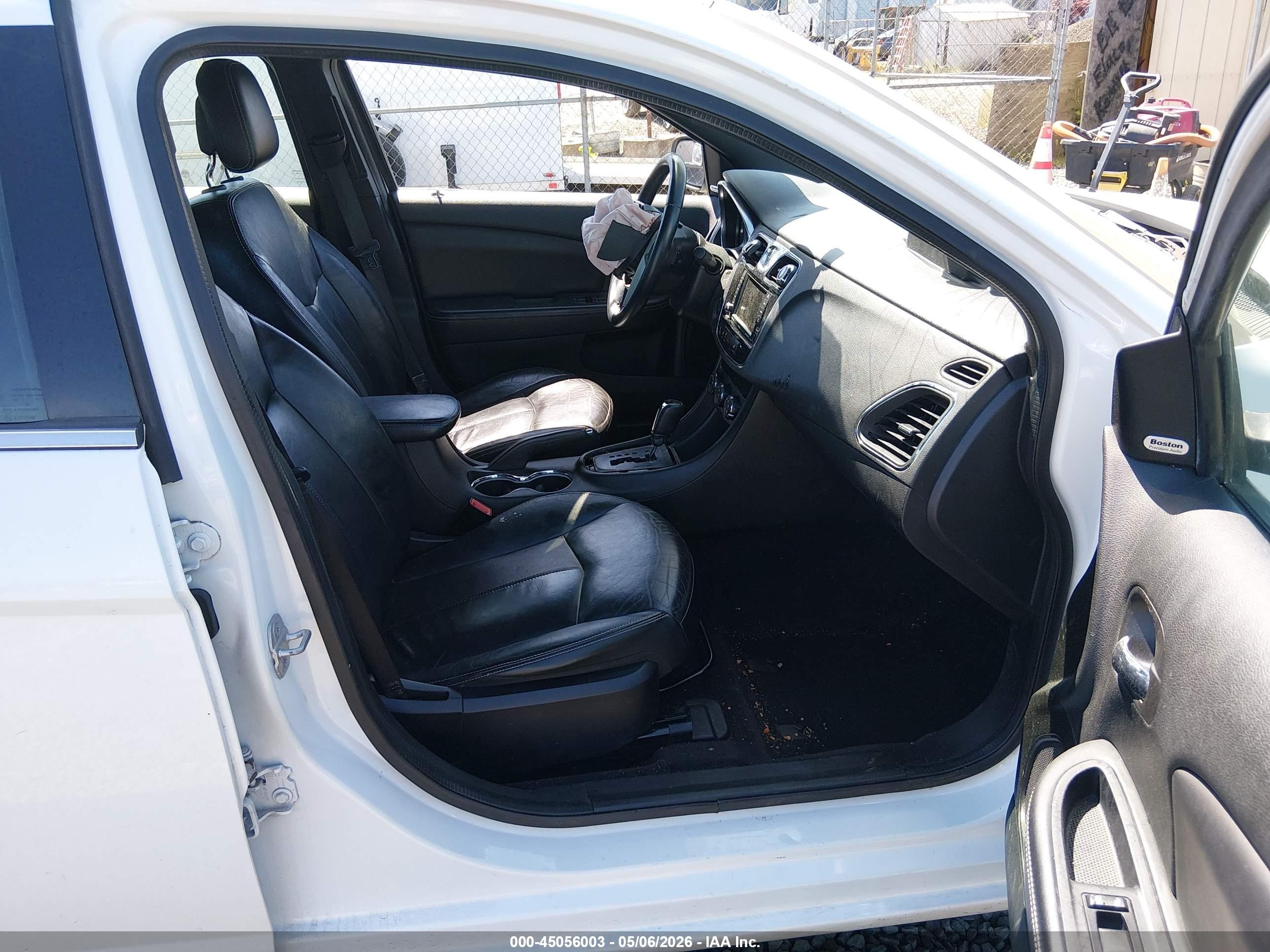 2013 Chrysler 200 Limited White vin: 1C3CCBCG9DN720323
