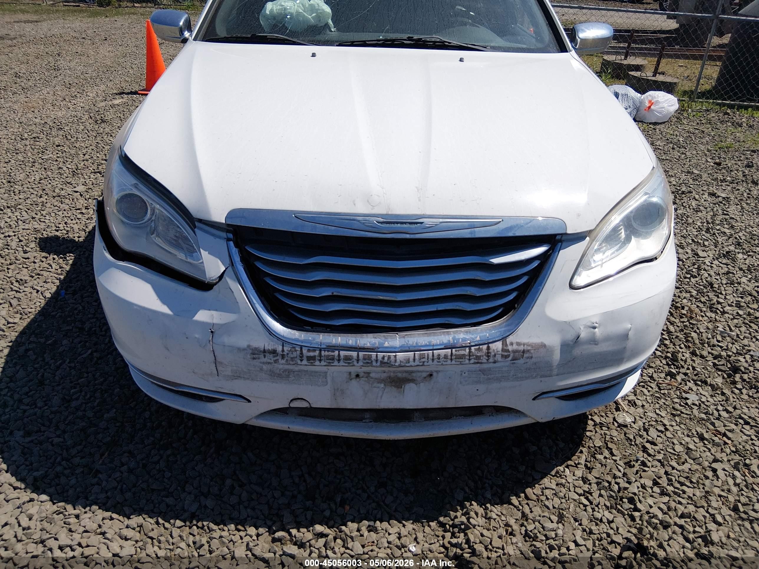 2013 Chrysler 200 Limited White vin: 1C3CCBCG9DN720323