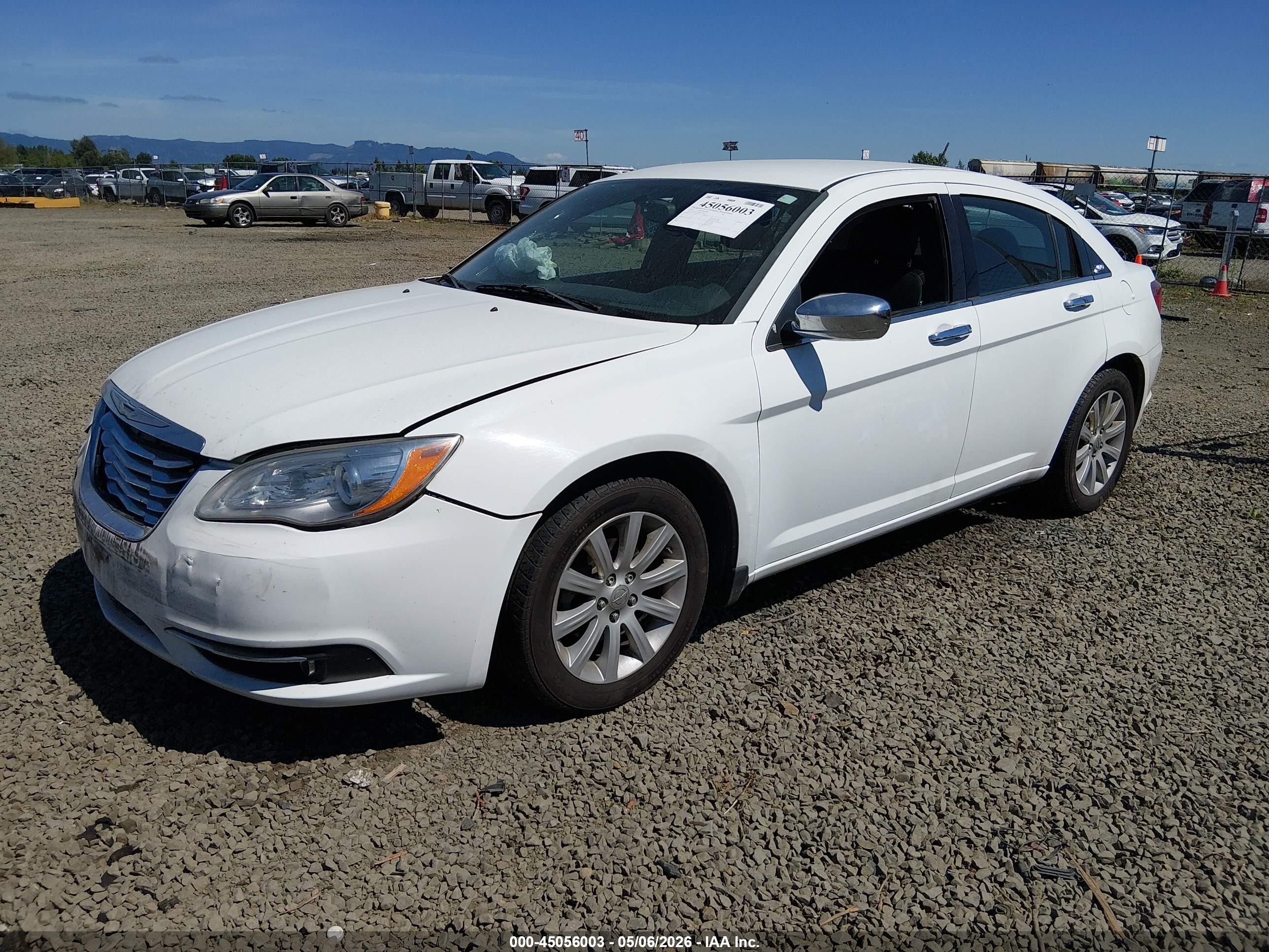 2013 Chrysler 200 Limited White vin: 1C3CCBCG9DN720323