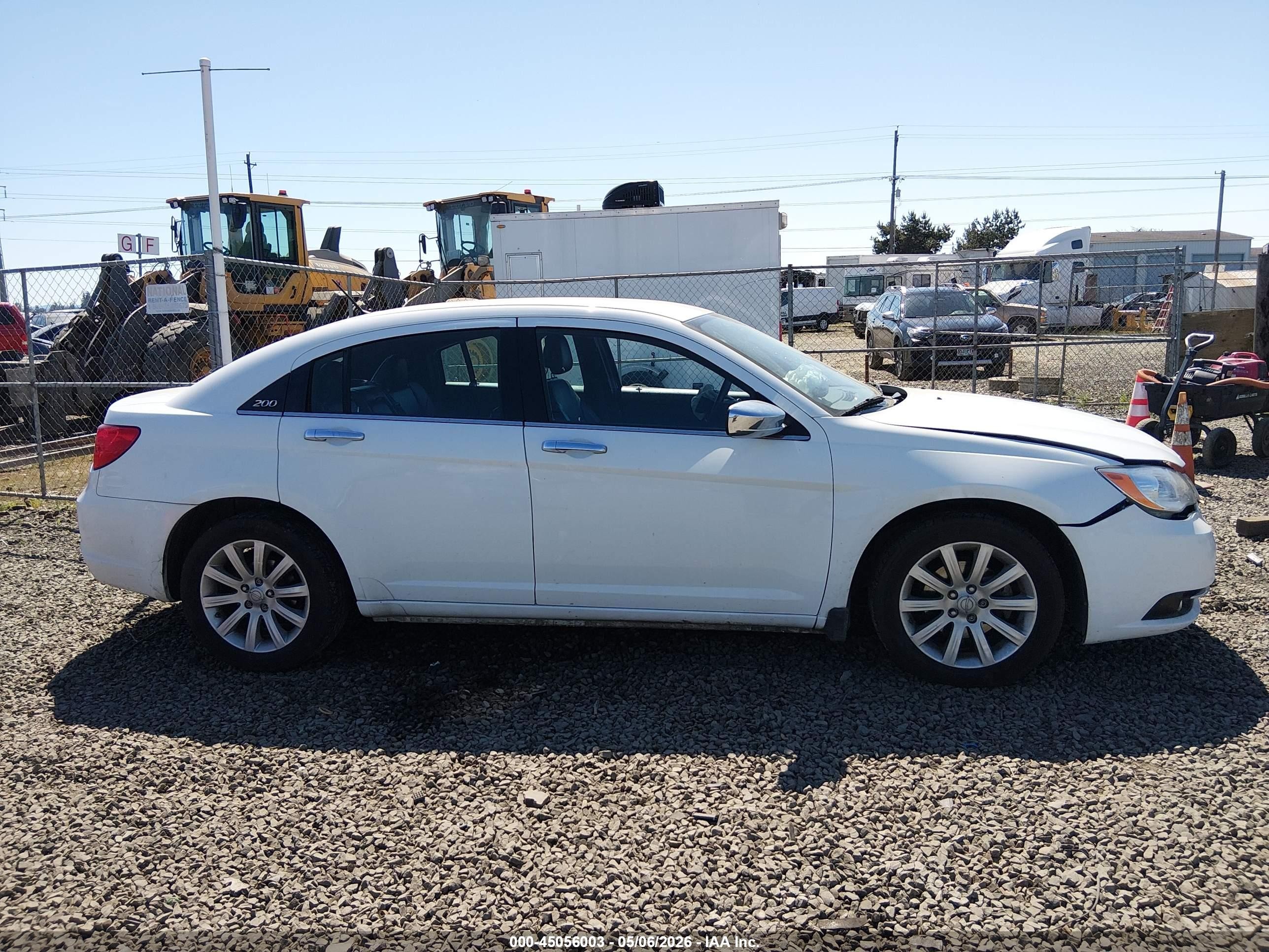 2013 Chrysler 200 Limited White vin: 1C3CCBCG9DN720323
