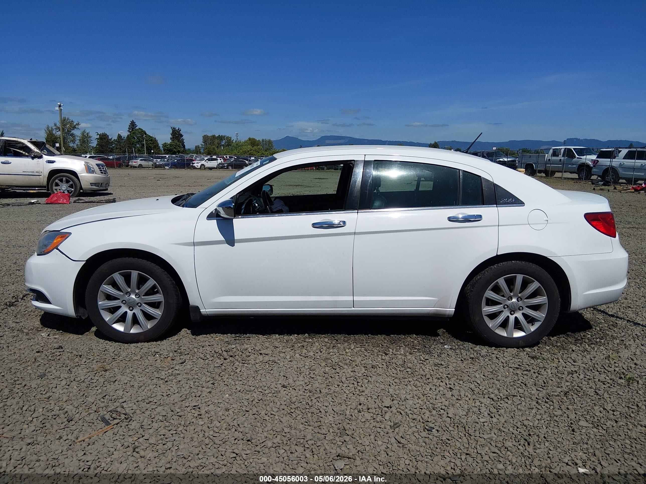 2013 Chrysler 200 Limited White vin: 1C3CCBCG9DN720323