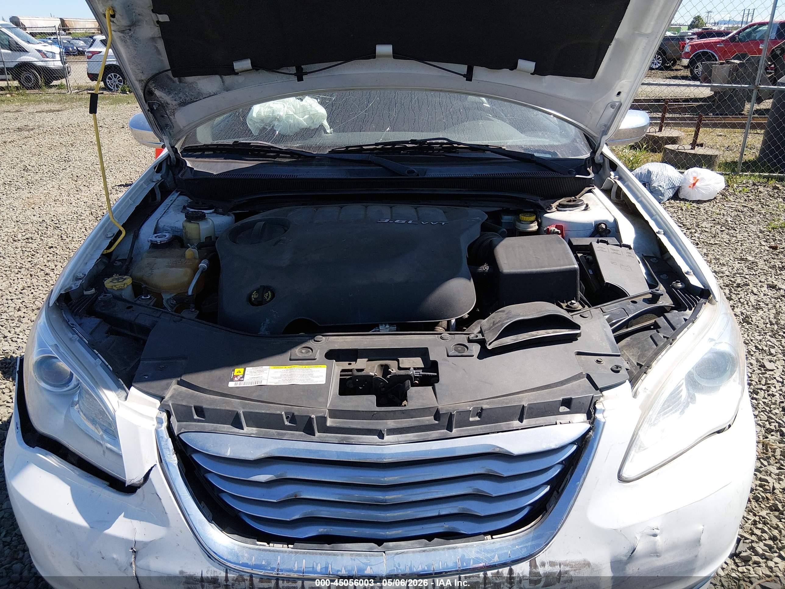 2013 Chrysler 200 Limited White vin: 1C3CCBCG9DN720323