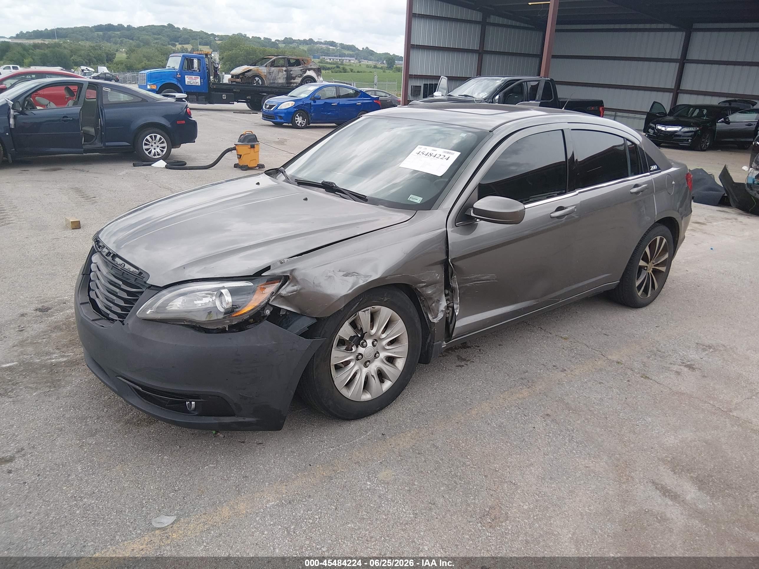 2013 Chrysler 200 Limited Silver vin: 1C3CCBCGXDN577625