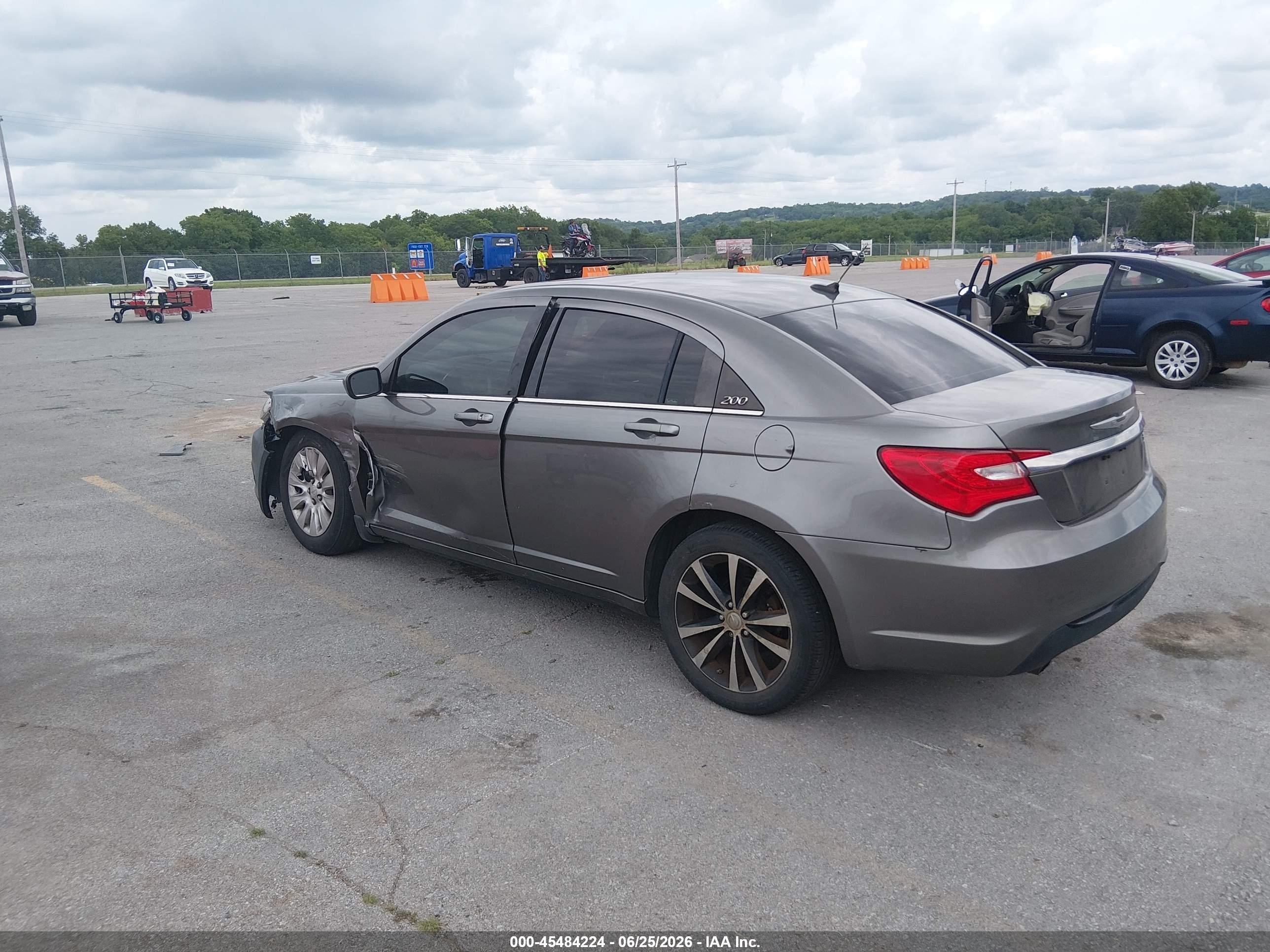 2013 Chrysler 200 Limited Silver vin: 1C3CCBCGXDN577625