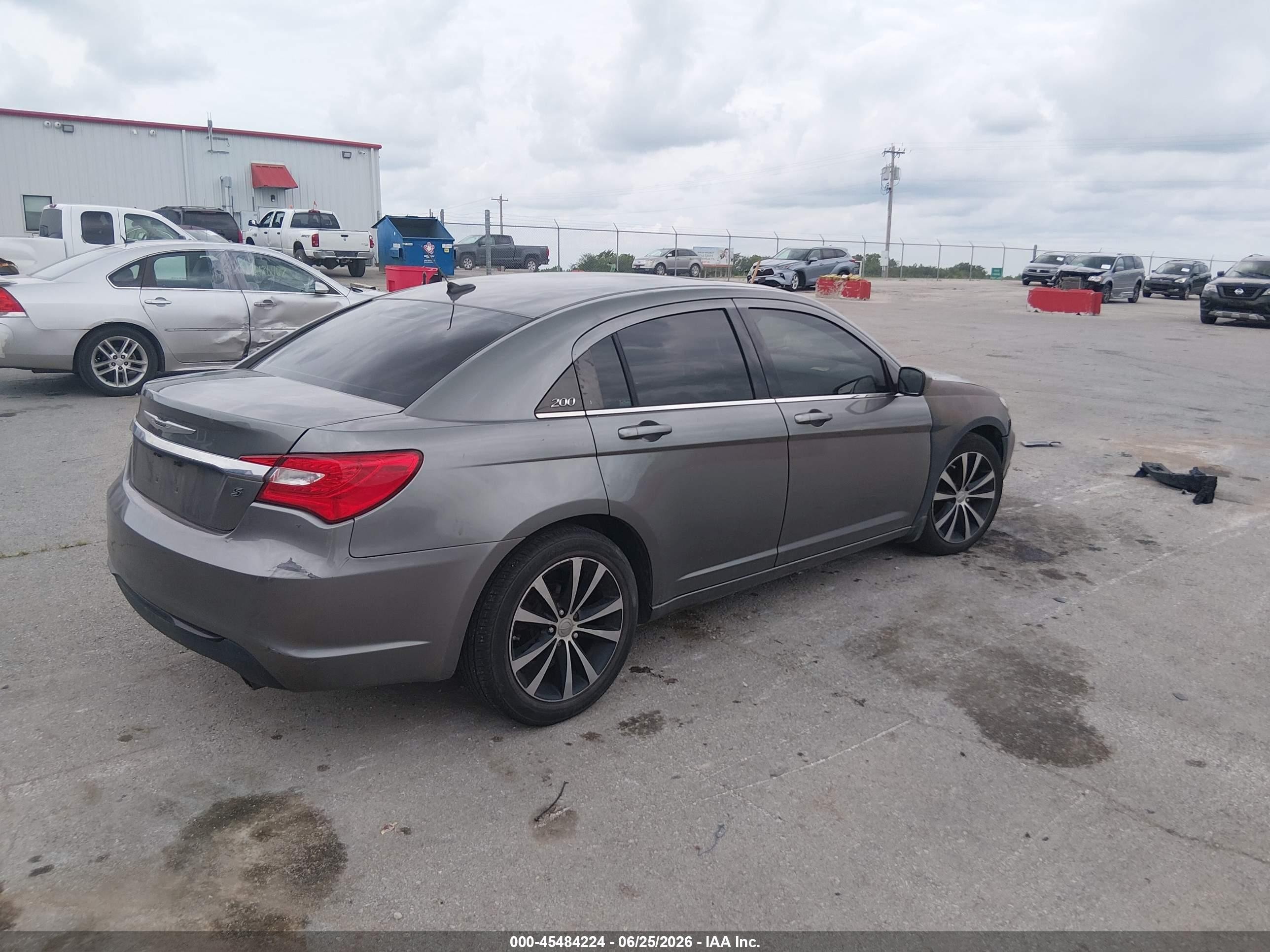 2013 Chrysler 200 Limited Silver vin: 1C3CCBCGXDN577625