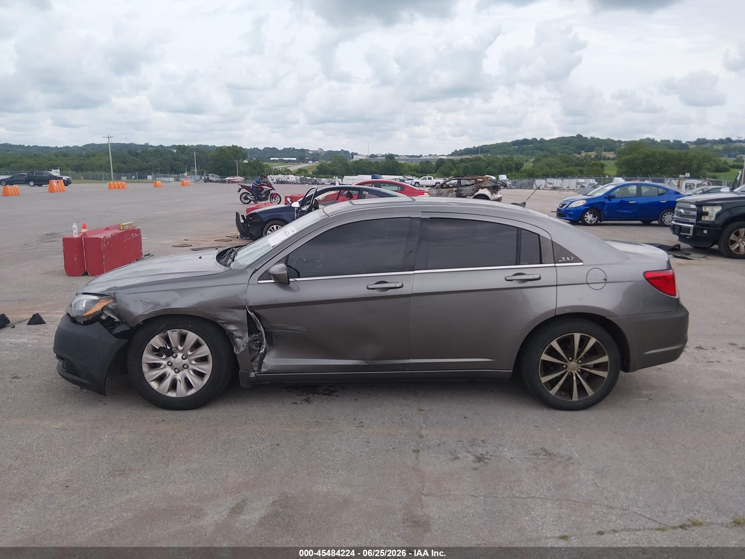 2013 Chrysler 200 Limited Silver vin: 1C3CCBCGXDN577625