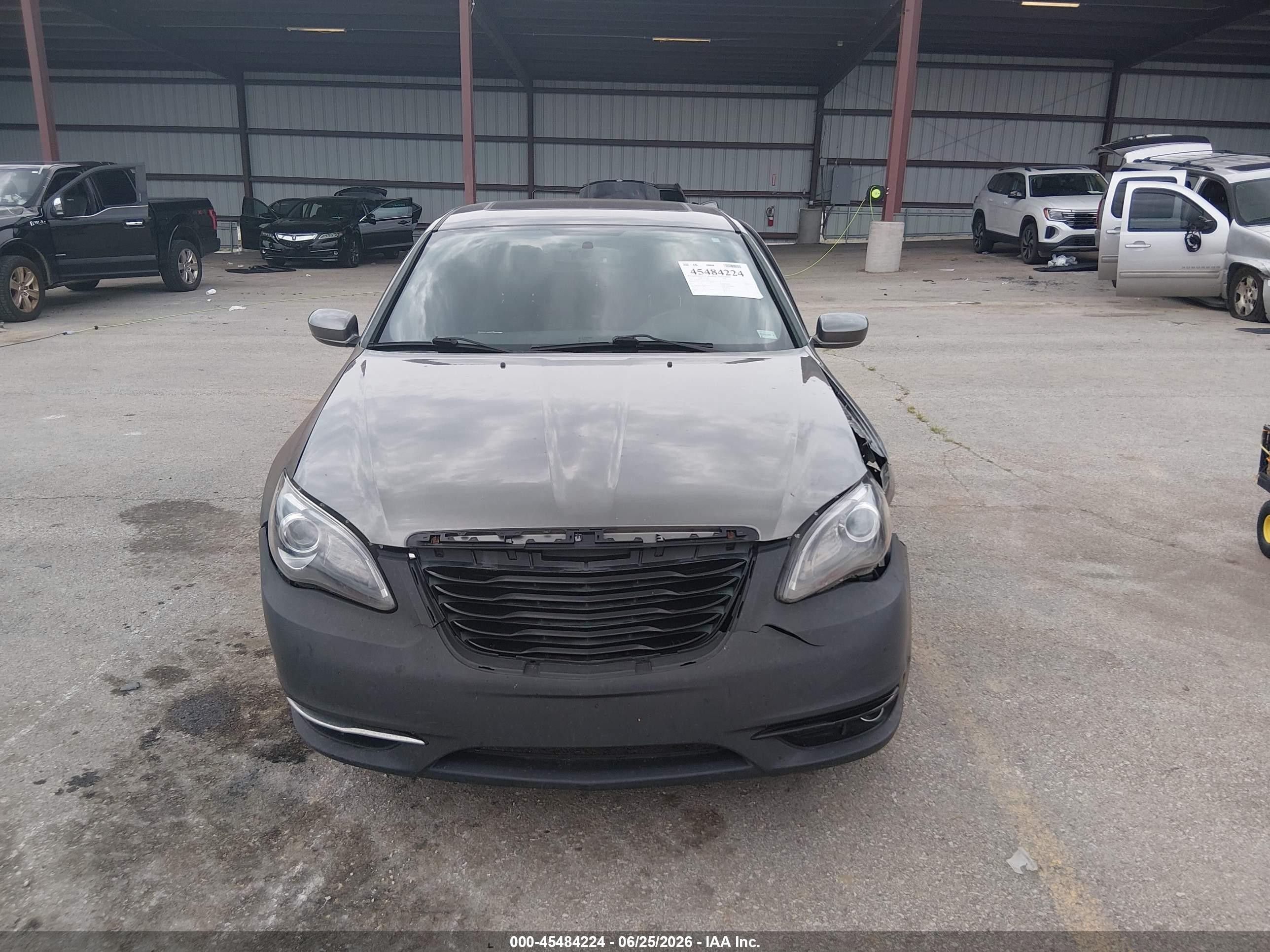 2013 Chrysler 200 Limited Silver vin: 1C3CCBCGXDN577625