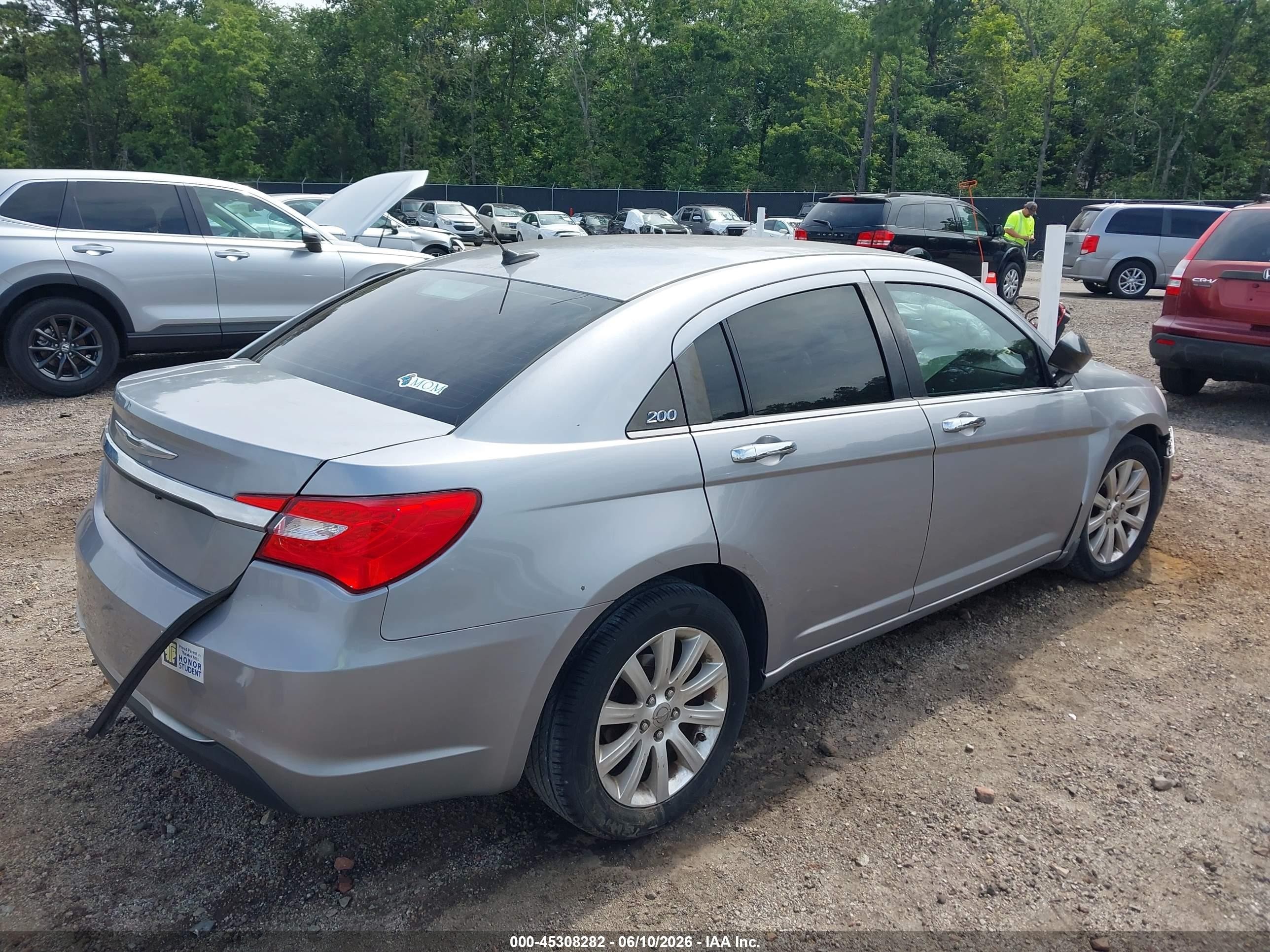 2013 Chrysler 200 Limited Серебряный vin: 1C3CCBCGXDN623616