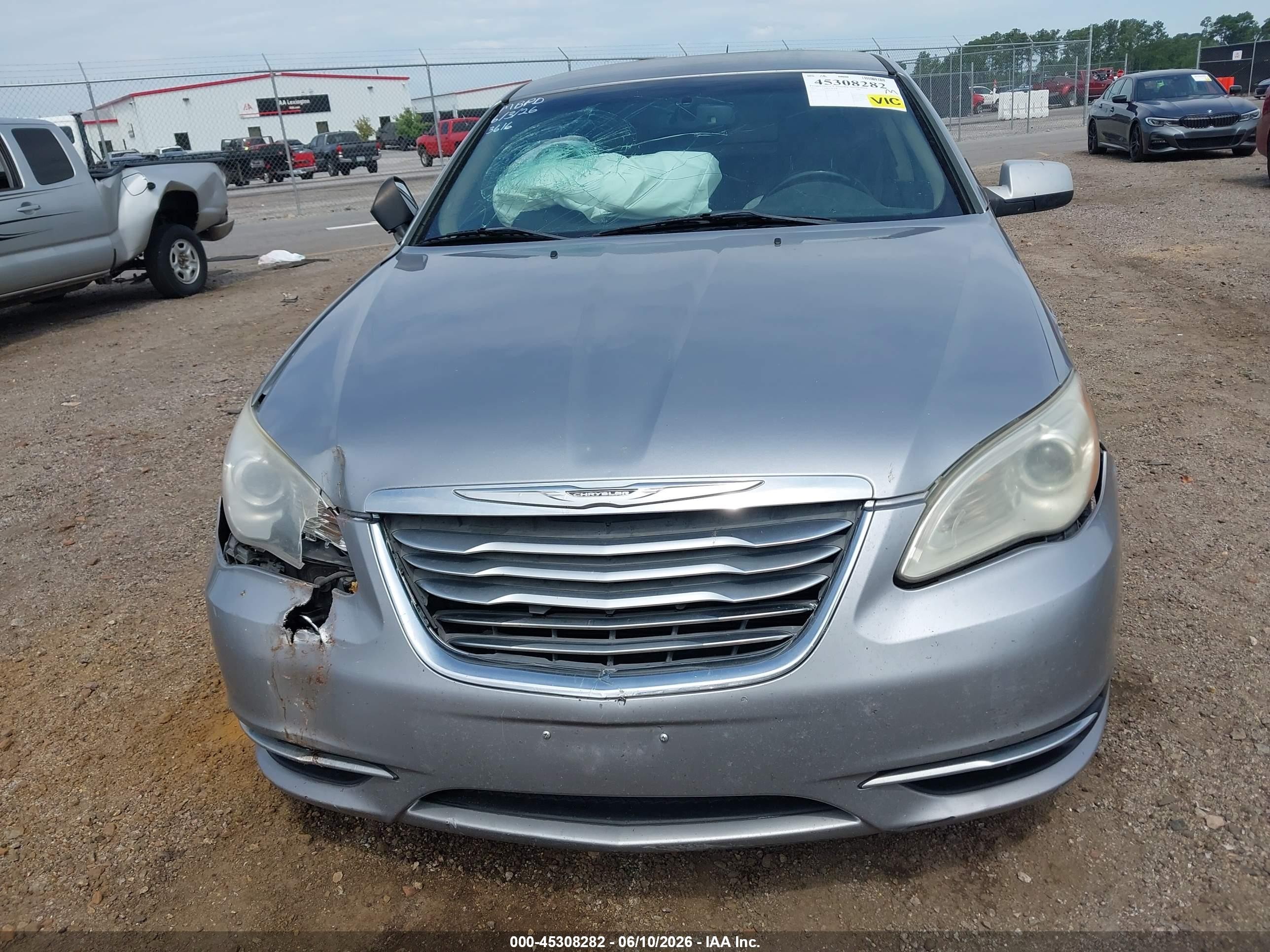 2013 Chrysler 200 Limited Серебряный vin: 1C3CCBCGXDN623616