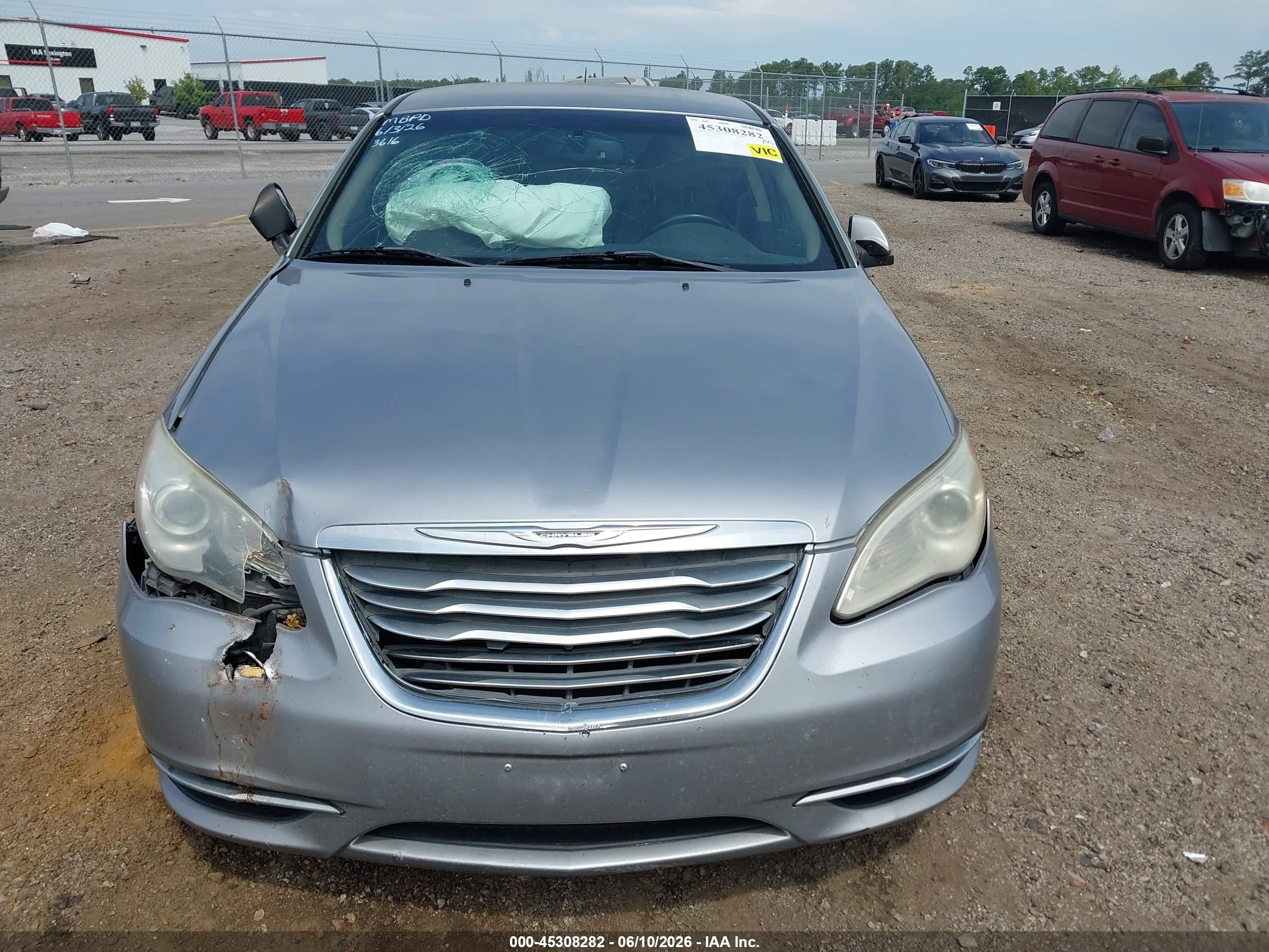 2013 Chrysler 200 Limited Серебряный vin: 1C3CCBCGXDN623616