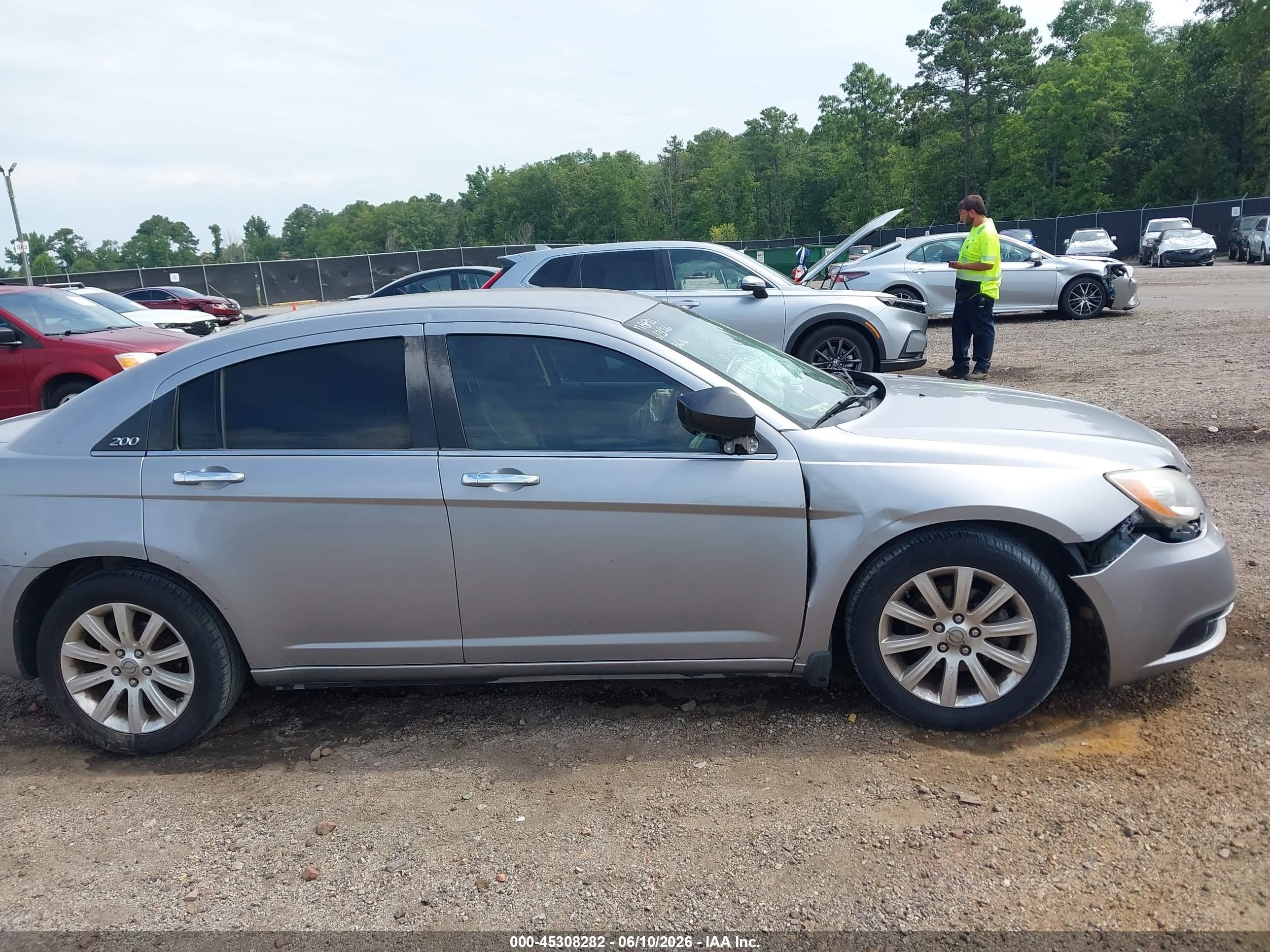 2013 Chrysler 200 Limited Серебряный vin: 1C3CCBCGXDN623616