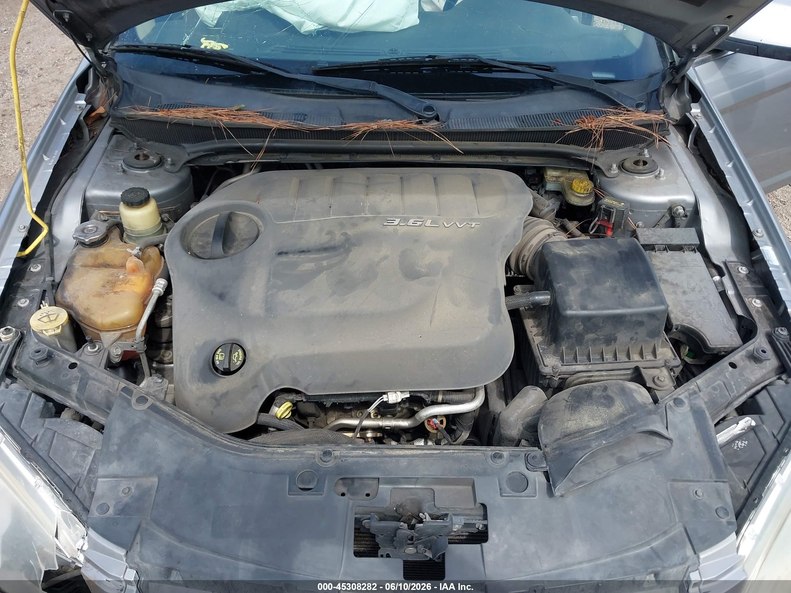 2013 Chrysler 200 Limited Серебряный vin: 1C3CCBCGXDN623616