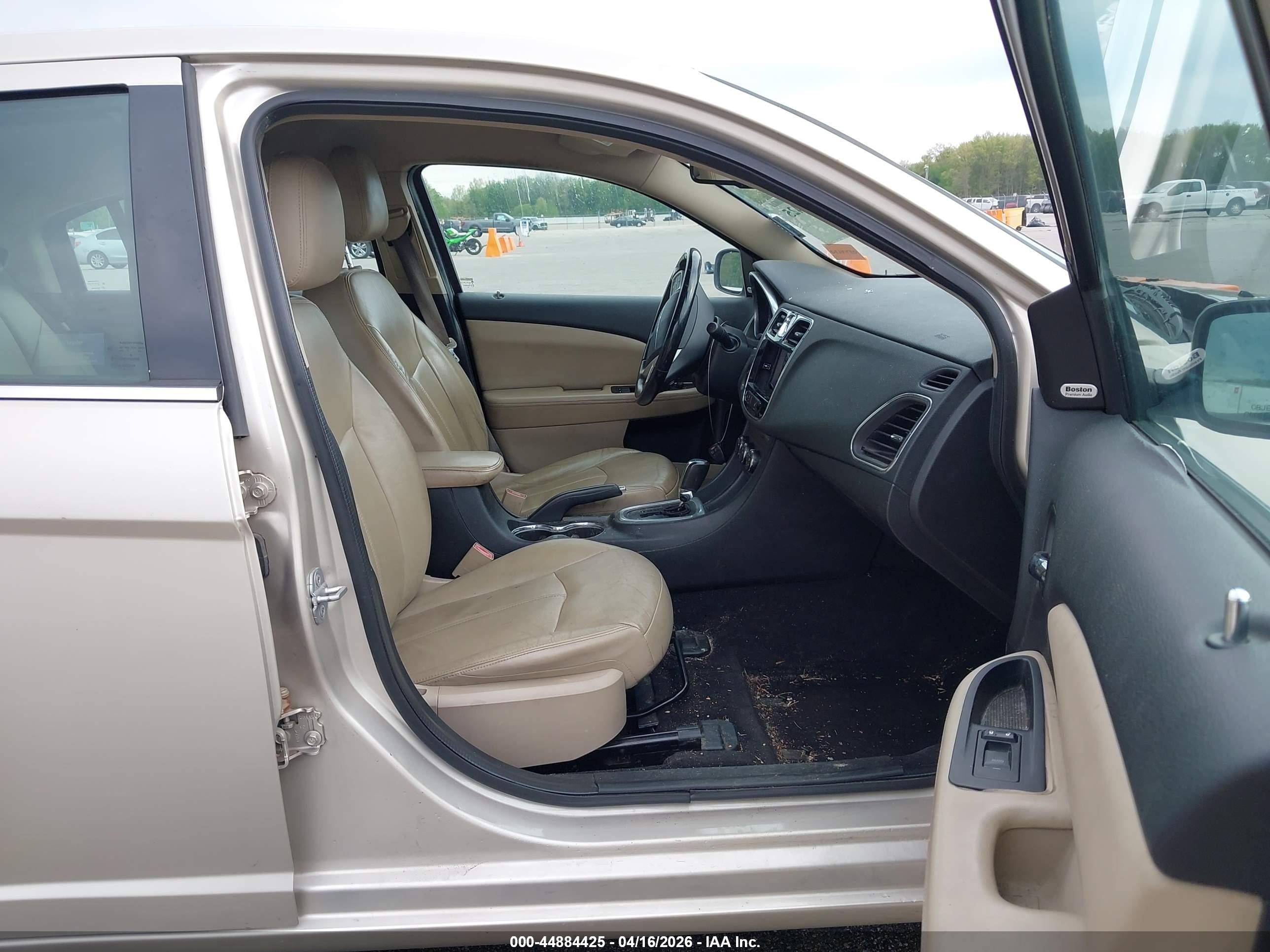 2013 Chrysler 200 Limited Cream vin: 1C3CCBCGXDN667244