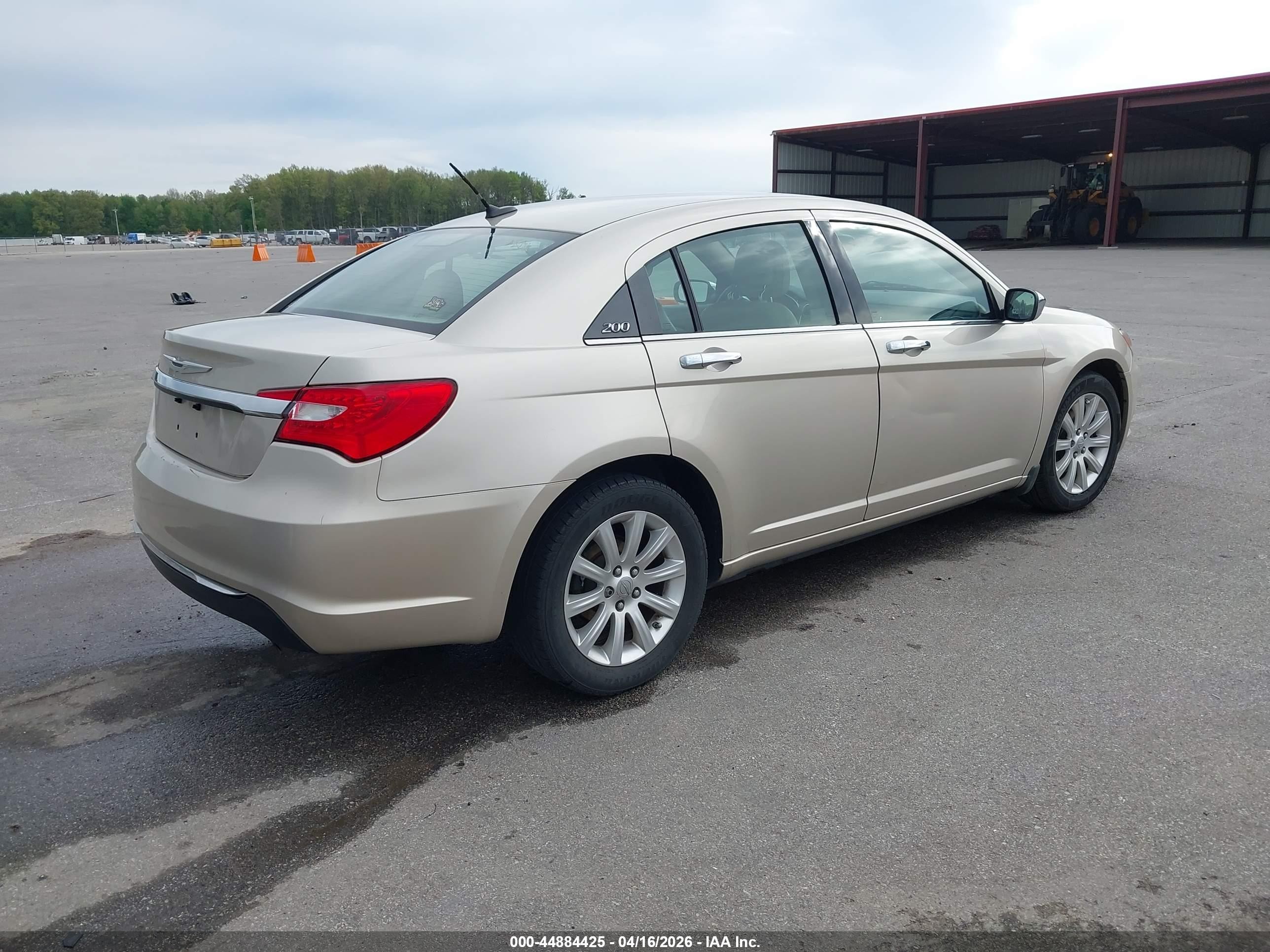 2013 Chrysler 200 Limited Cream vin: 1C3CCBCGXDN667244