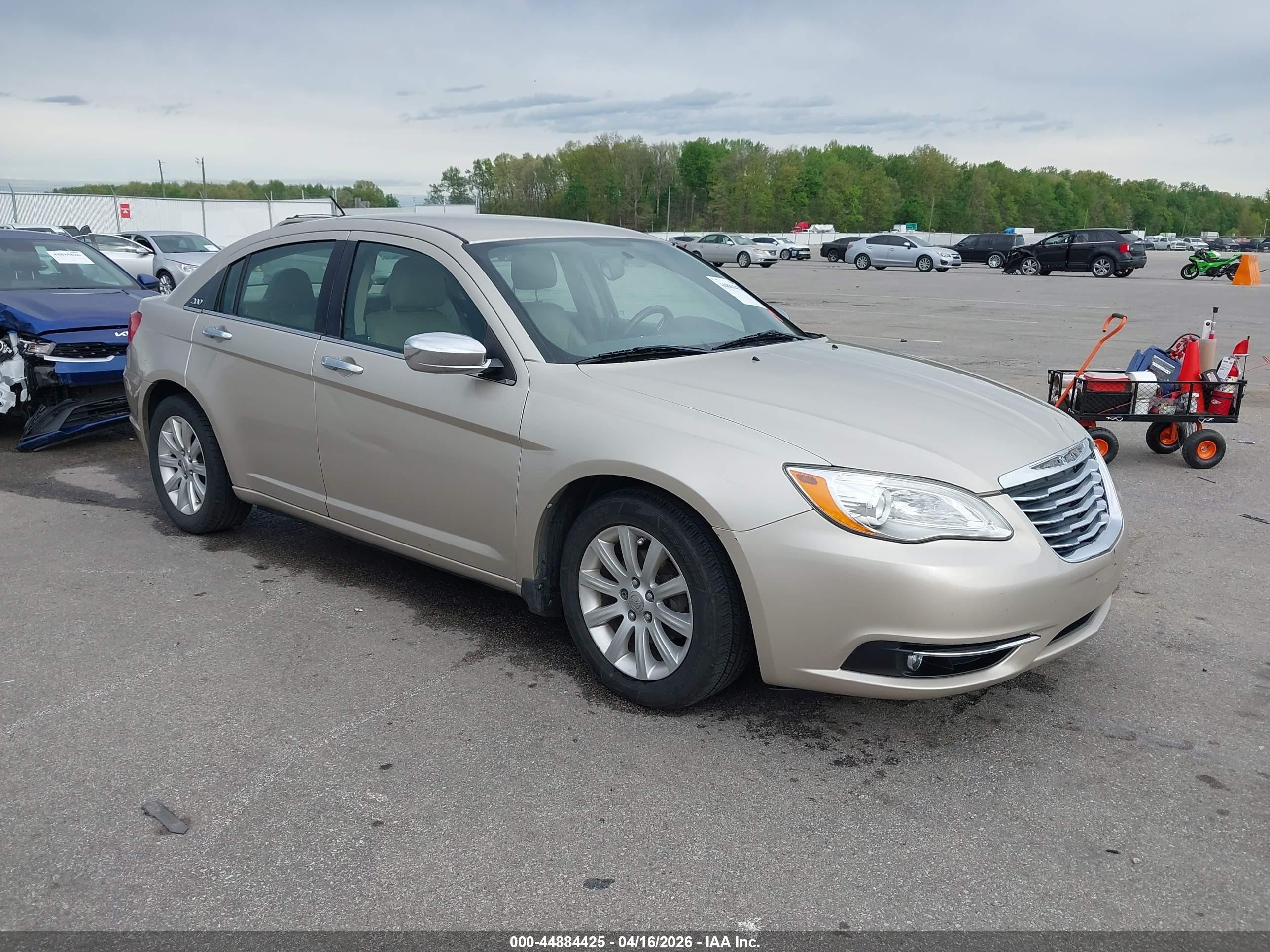 2013 Chrysler 200 Limited Cream vin: 1C3CCBCGXDN667244