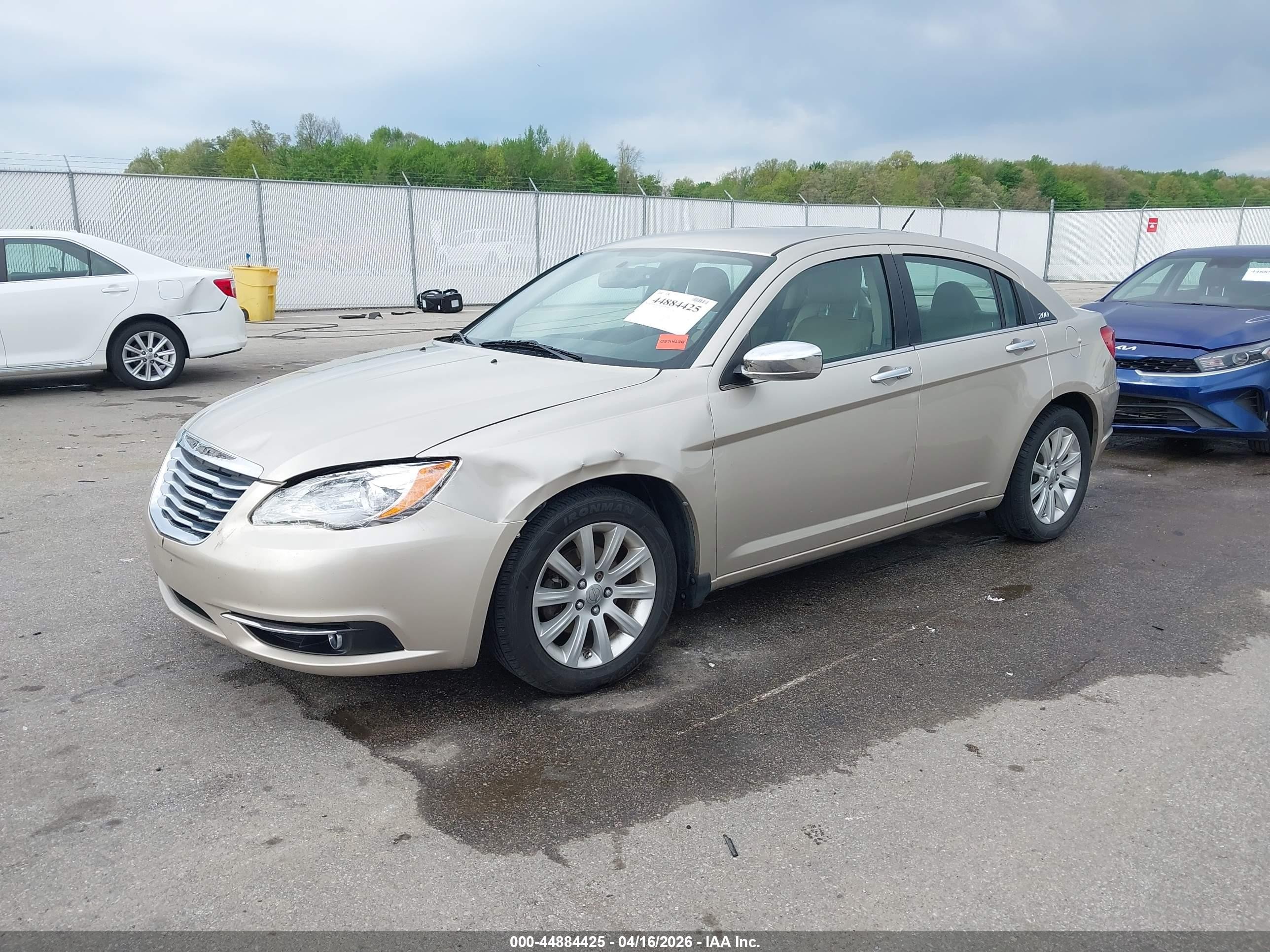 2013 Chrysler 200 Limited Cream vin: 1C3CCBCGXDN667244