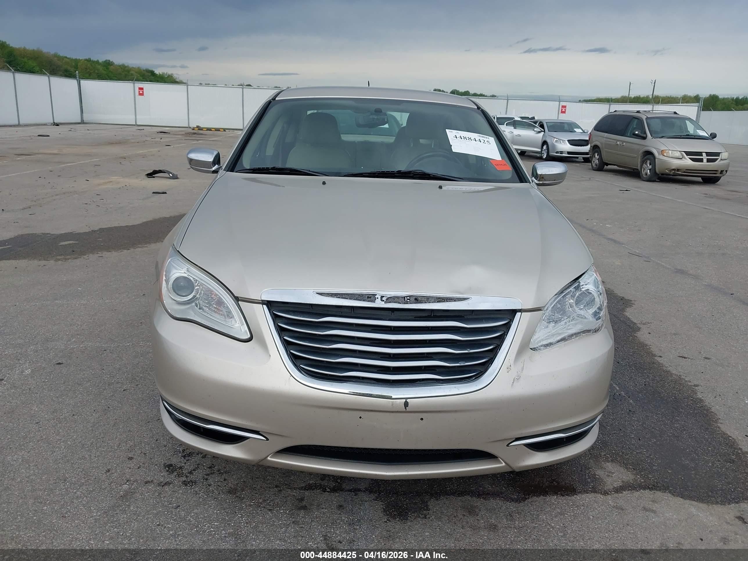 2013 Chrysler 200 Limited Cream vin: 1C3CCBCGXDN667244