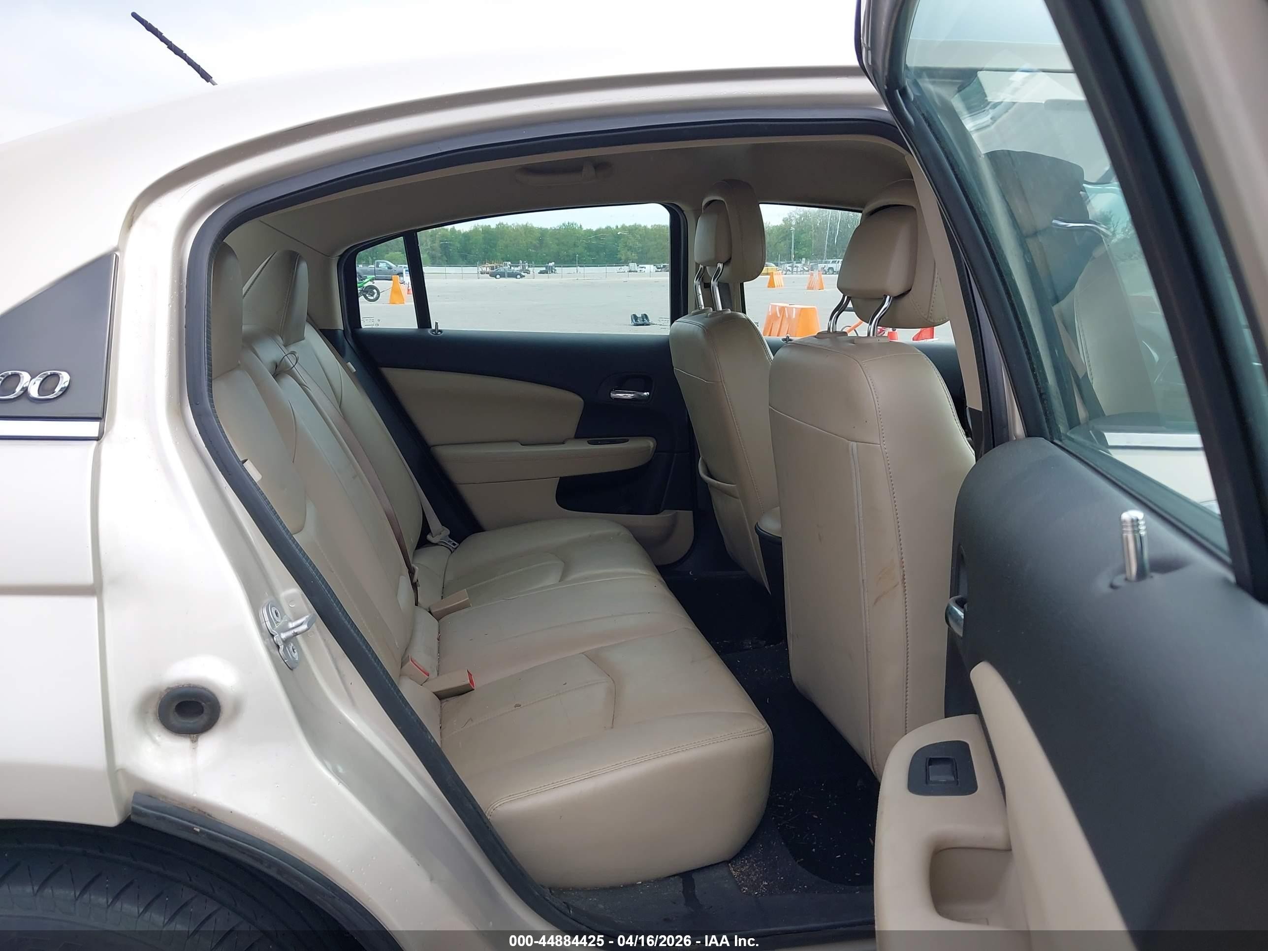 2013 Chrysler 200 Limited Cream vin: 1C3CCBCGXDN667244