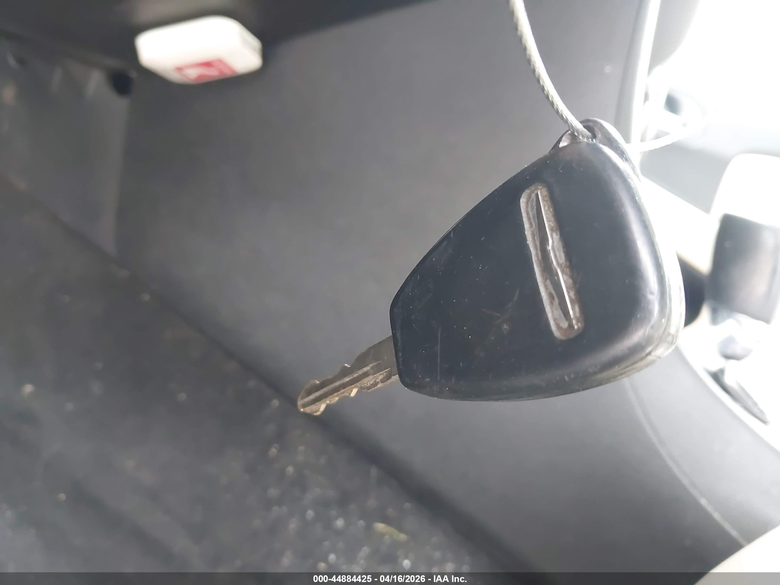 2013 Chrysler 200 Limited Cream vin: 1C3CCBCGXDN667244