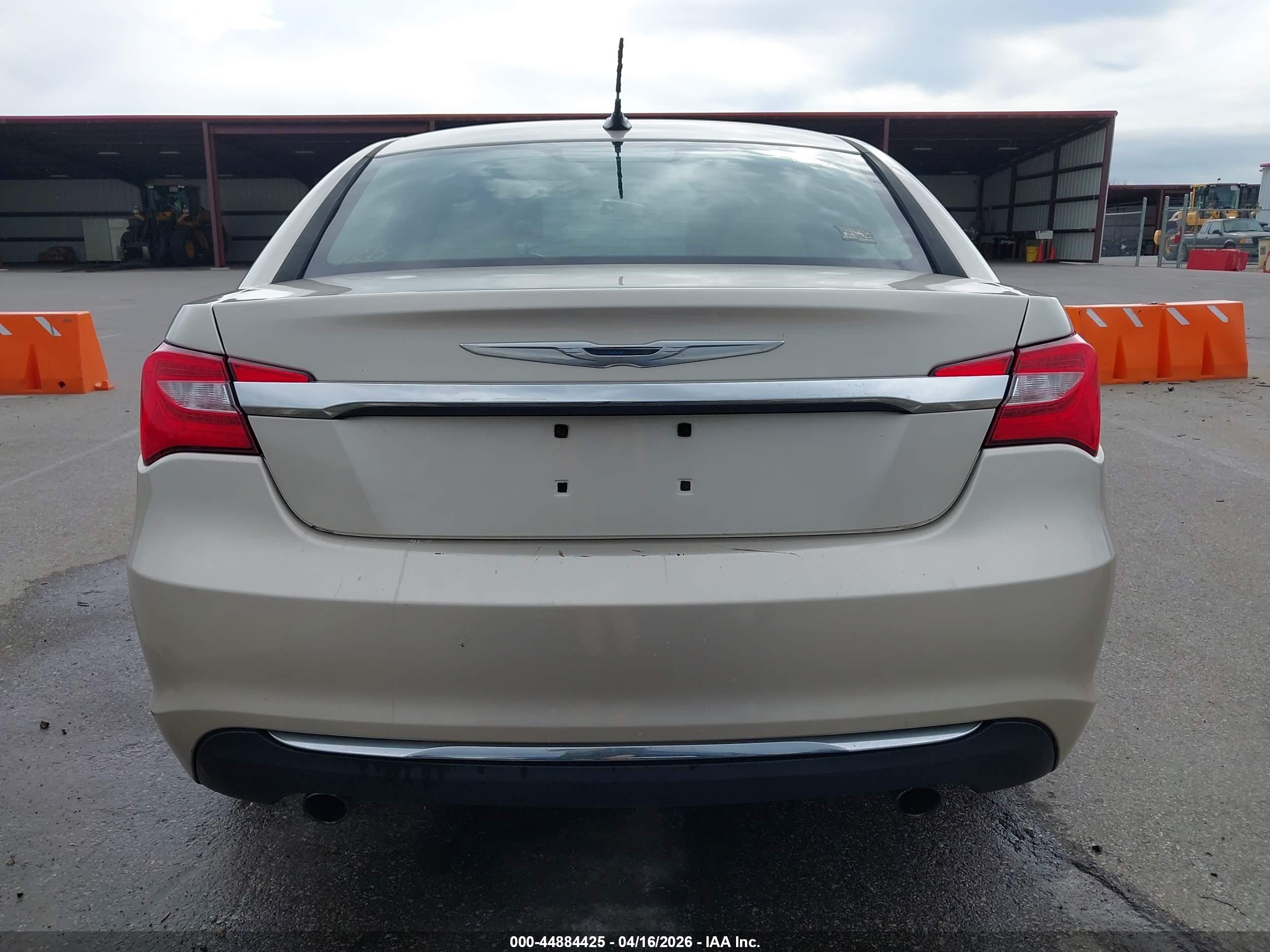 2013 Chrysler 200 Limited Cream vin: 1C3CCBCGXDN667244