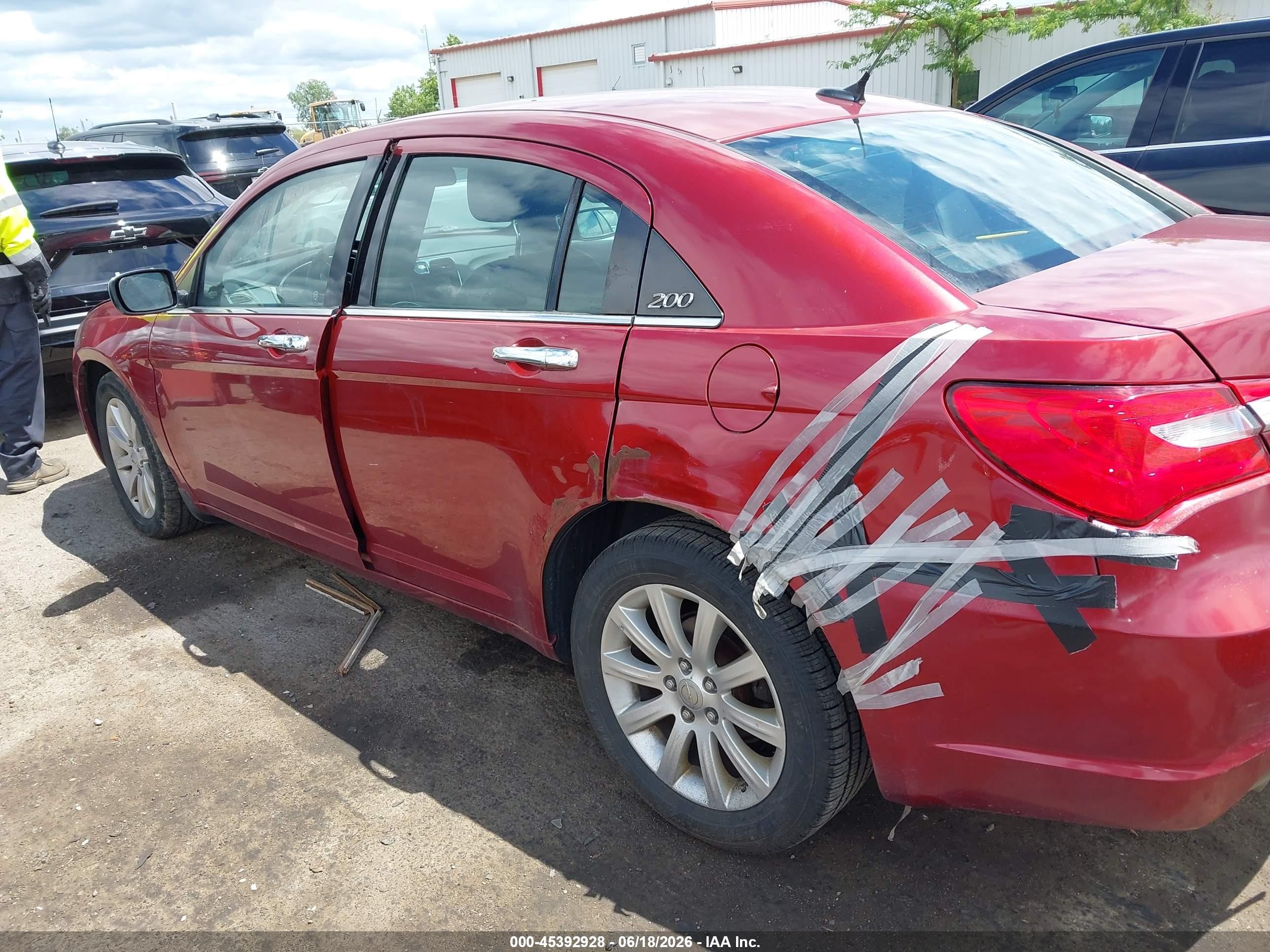 2013 Chrysler 200 Limited Red vin: 1C3CCBCGXDN726938