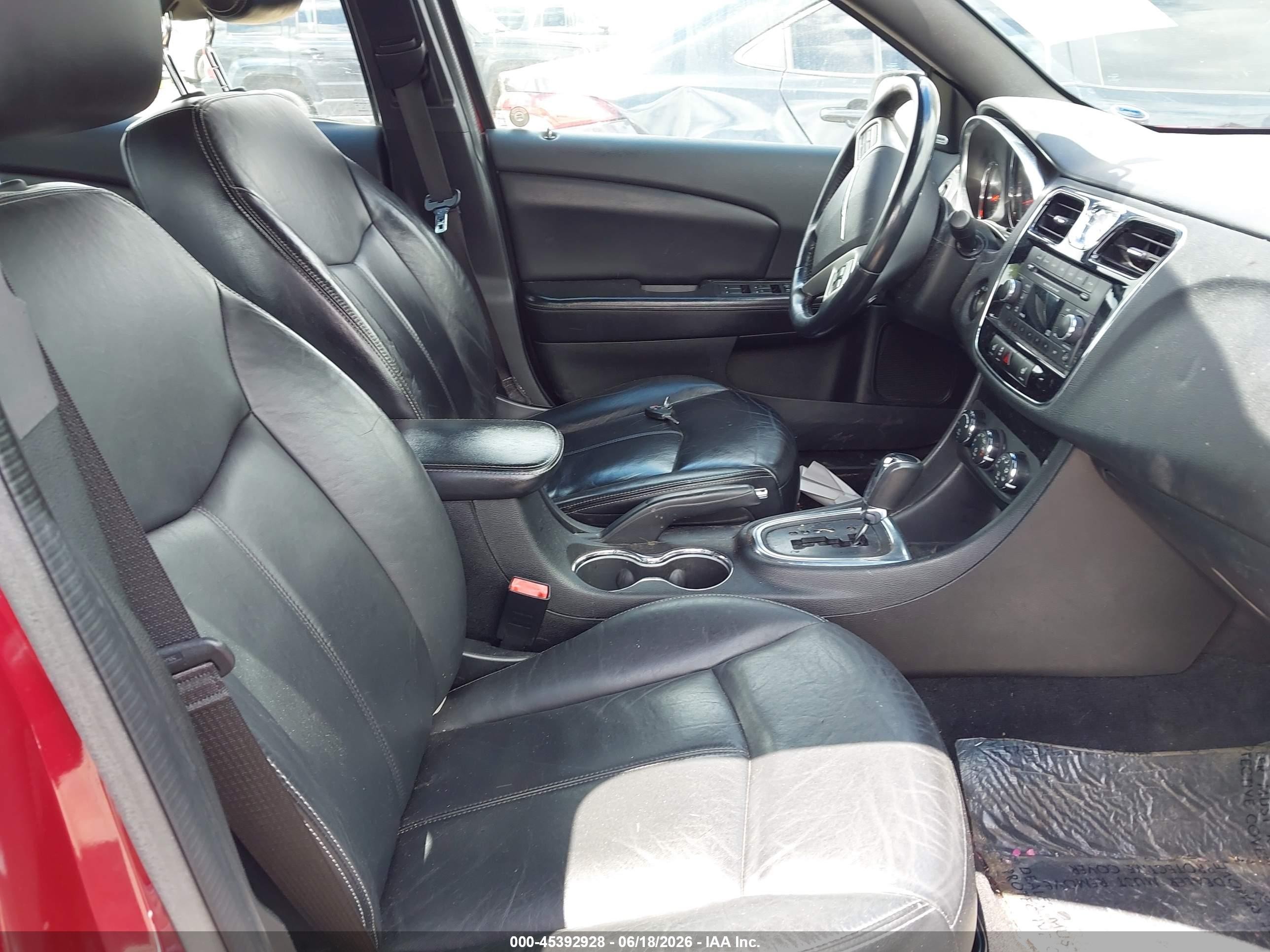 2013 Chrysler 200 Limited Red vin: 1C3CCBCGXDN726938