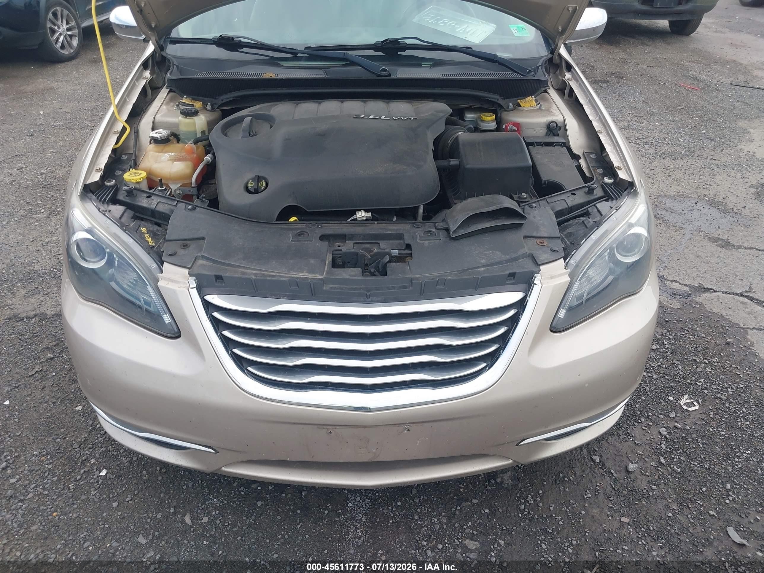 2014 Chrysler 200 Limited Gold vin: 1C3CCBCGXEN135526