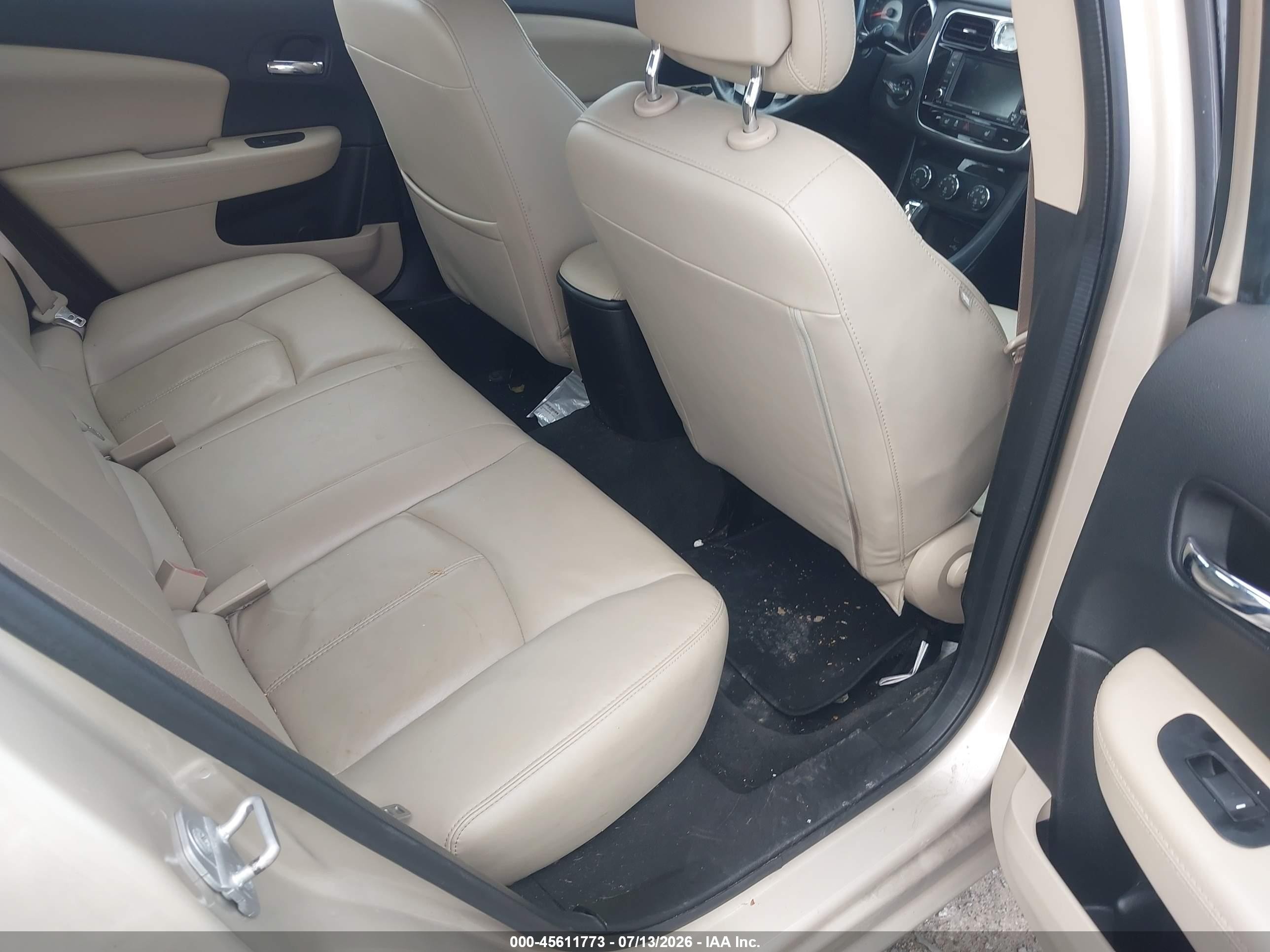 2014 Chrysler 200 Limited Gold vin: 1C3CCBCGXEN135526