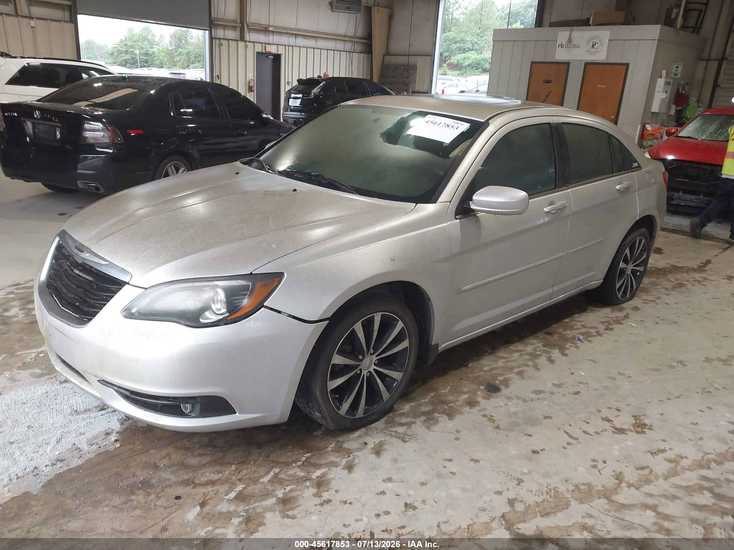 2012 Chrysler 200 S Серебряный vin: 1C3CCBHG0CN170629