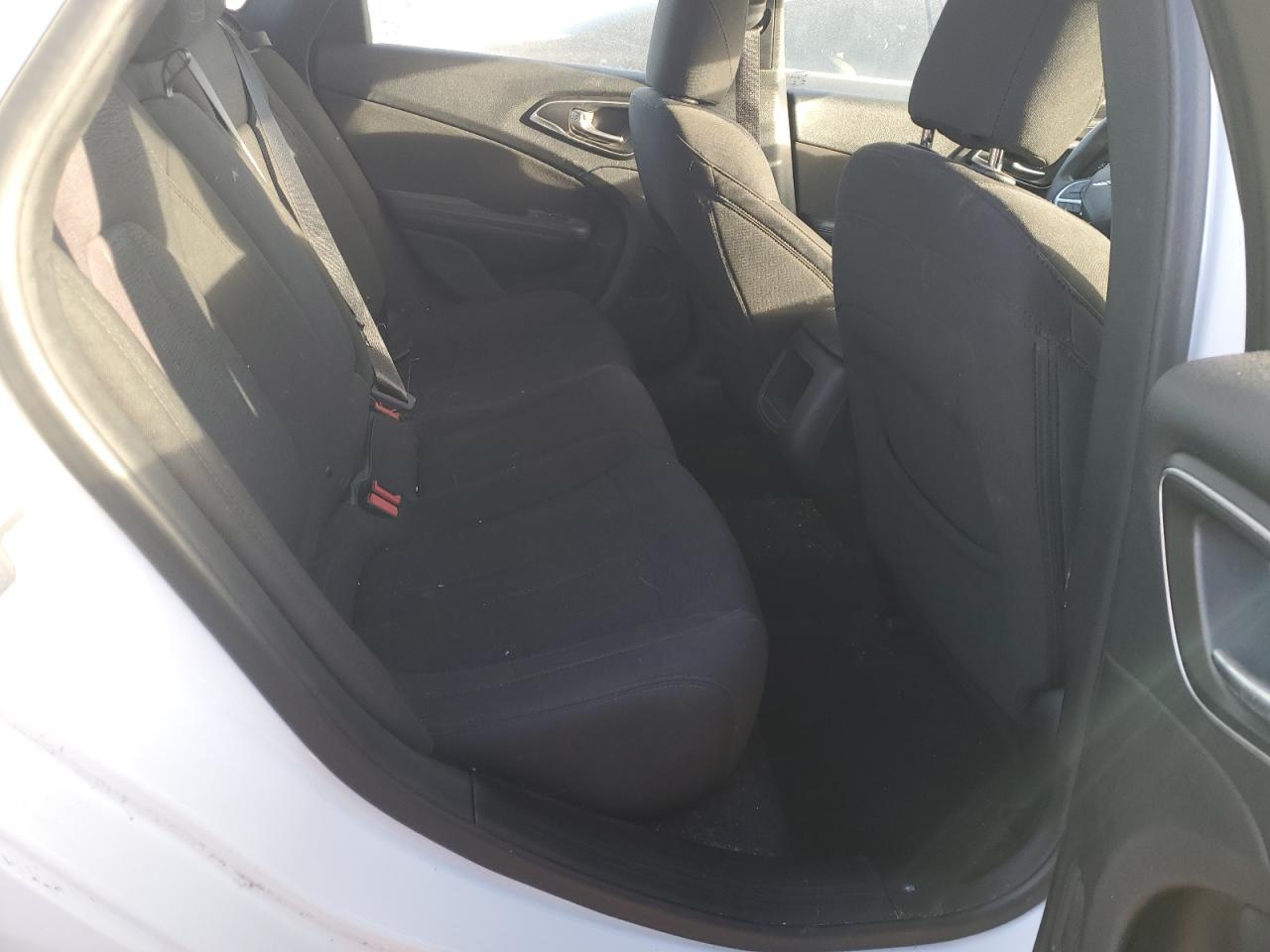 2015 Chrysler 200 Limited White vin: 1C3CCCAB0FN502030
