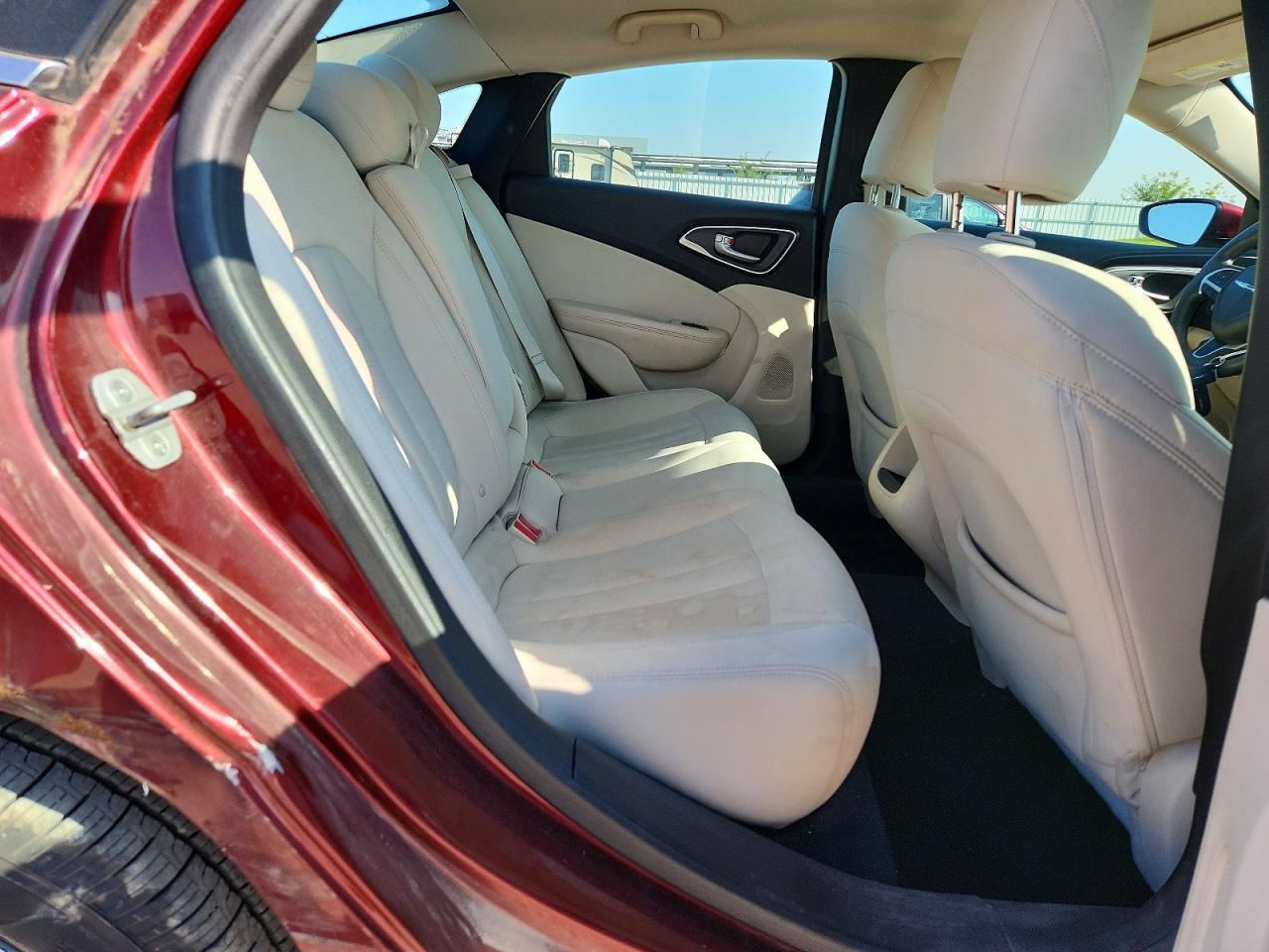 2015 Chrysler 200 Limited Red vin: 1C3CCCAB0FN521063