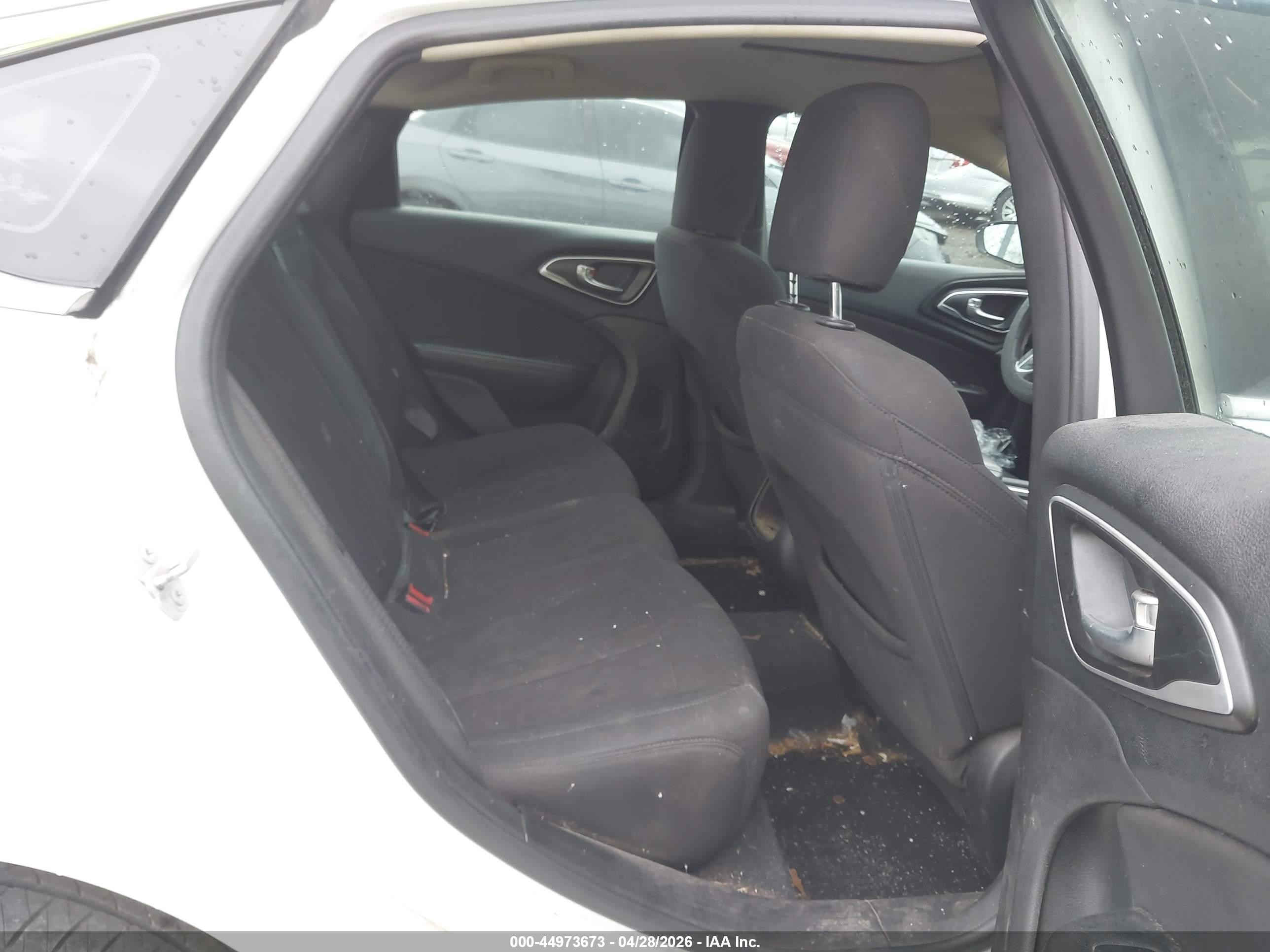 2015 Chrysler 200 Limited Белый vin: 1C3CCCAB0FN555102