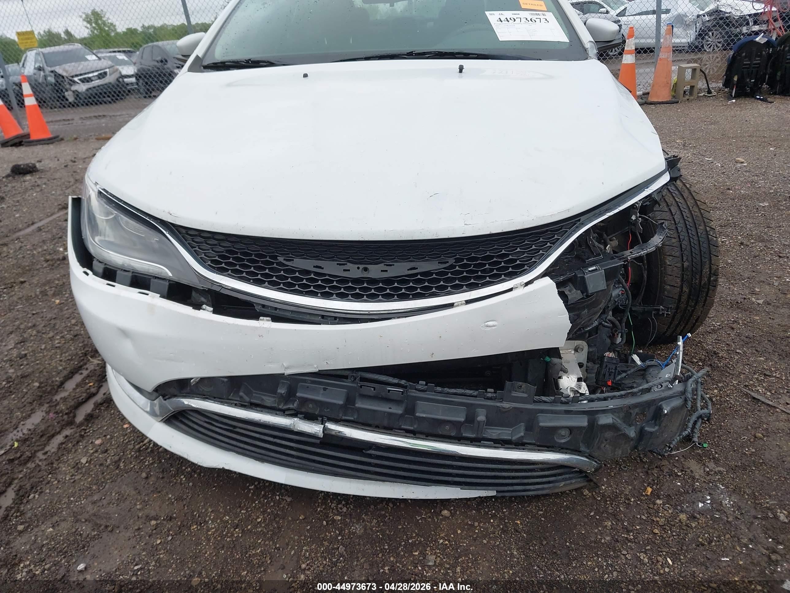 2015 Chrysler 200 Limited Белый vin: 1C3CCCAB0FN555102