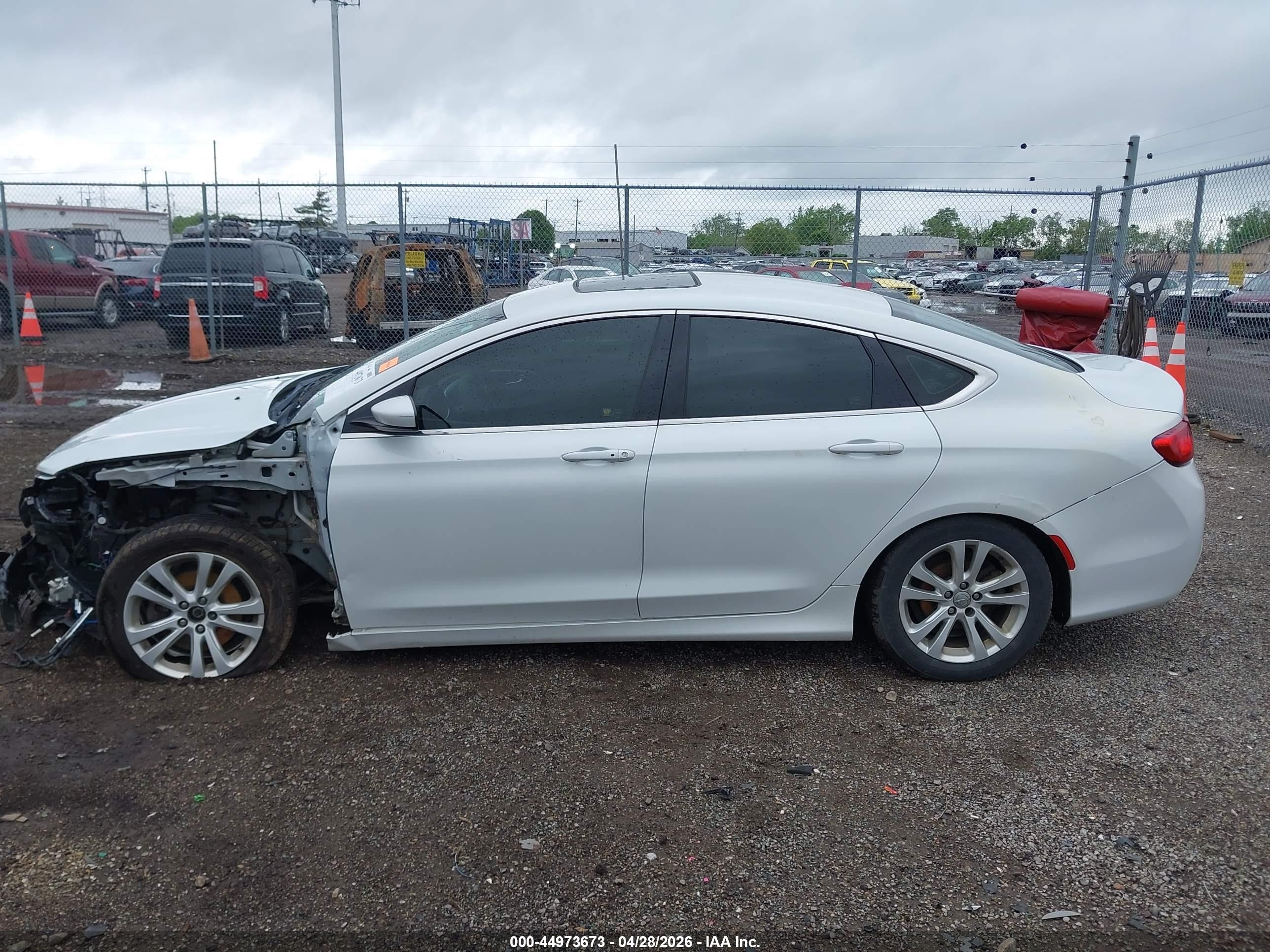 2015 Chrysler 200 Limited Белый vin: 1C3CCCAB0FN555102