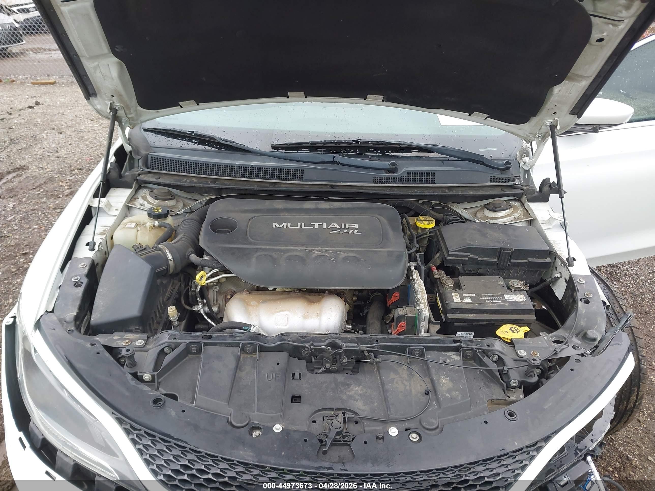 2015 Chrysler 200 Limited Белый vin: 1C3CCCAB0FN555102