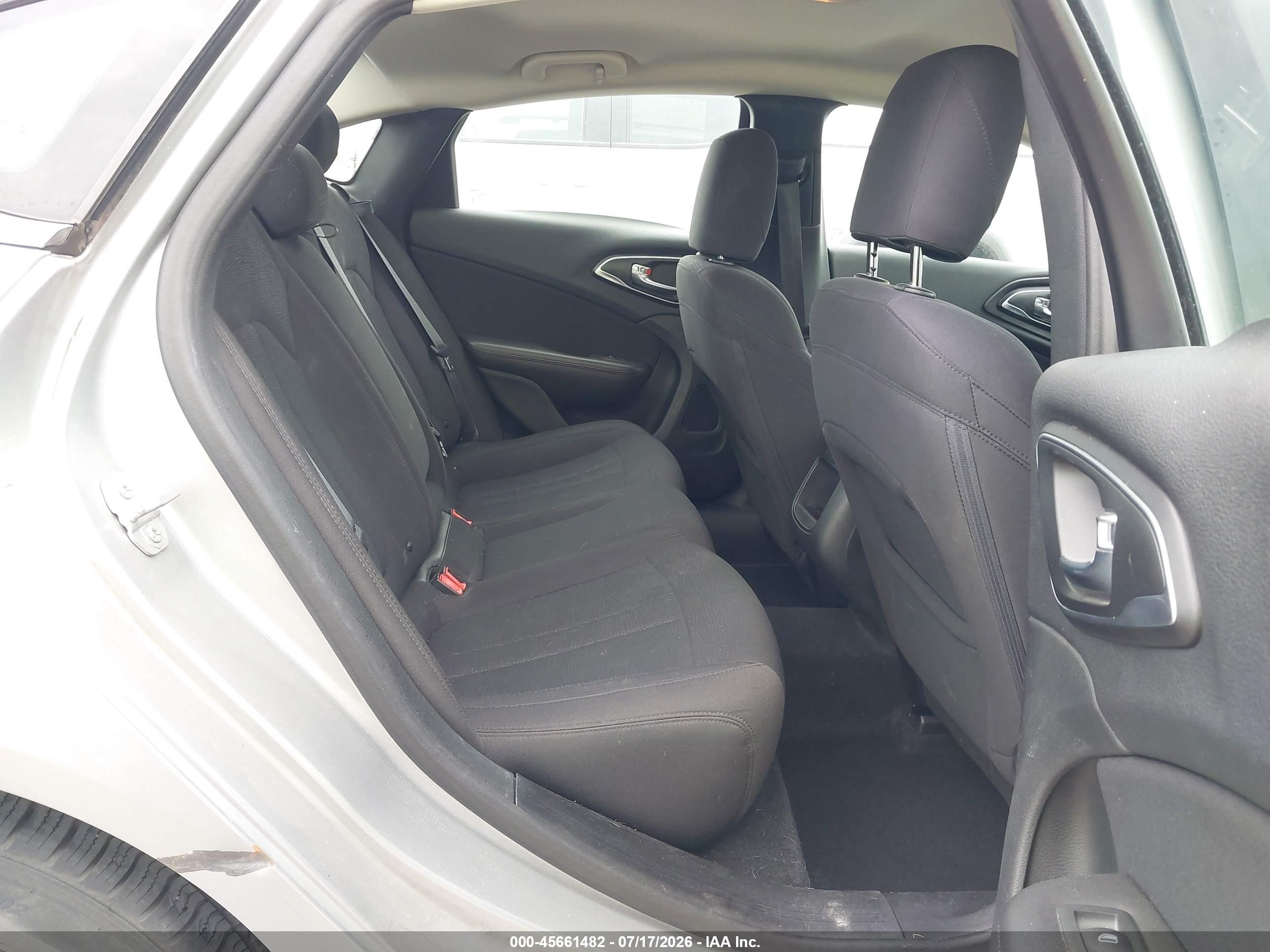 2015 Chrysler 200 Limited Silver vin: 1C3CCCAB0FN580209
