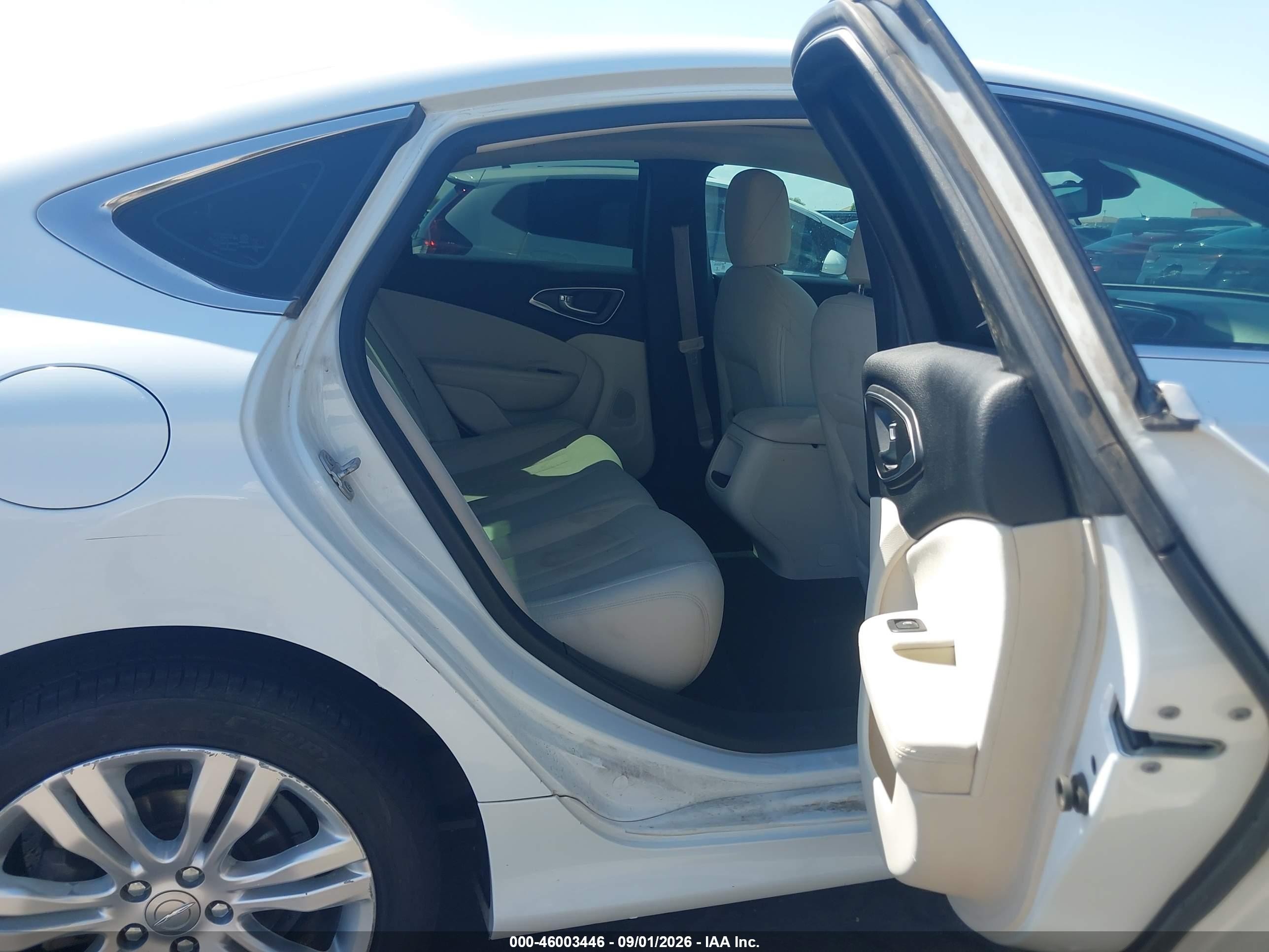 2015 Chrysler 200 Limited White vin: 1C3CCCAB0FN582316