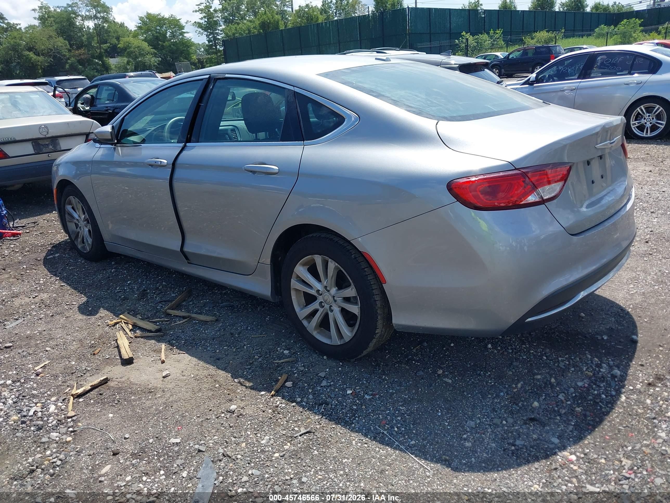 2015 Chrysler 200 Limited Серебряный vin: 1C3CCCAB0FN613564