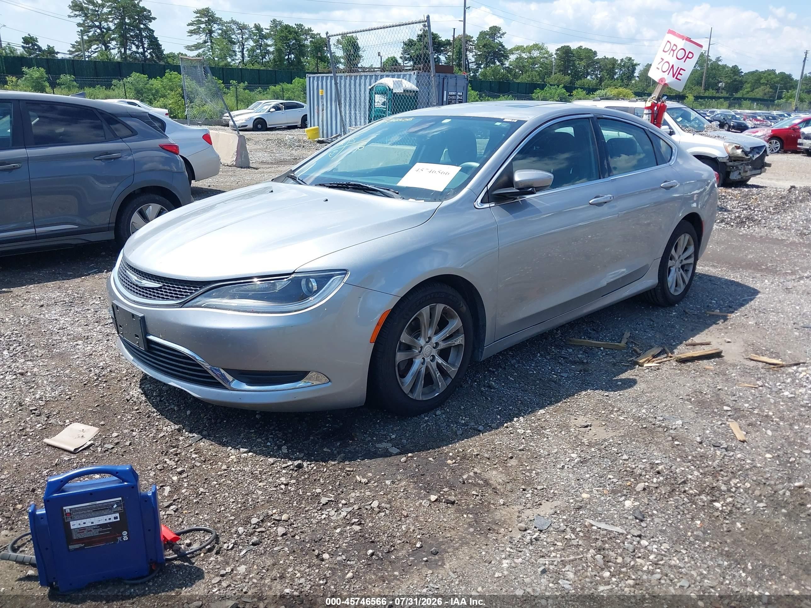 2015 Chrysler 200 Limited Серебряный vin: 1C3CCCAB0FN613564